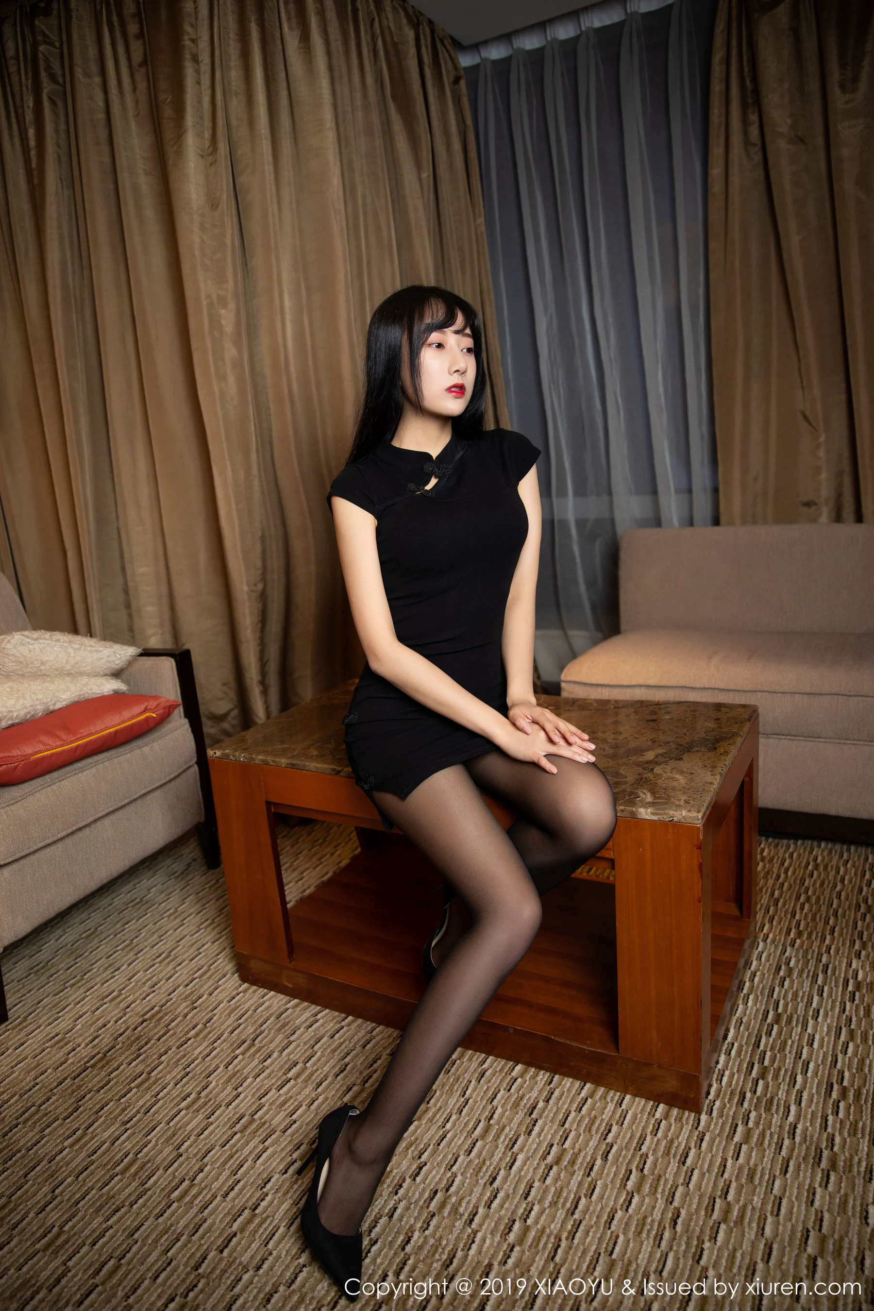 何嘉颖《性感内衣黑丝美腿系列》 [语画界XIAOYU] Vol.145 写真集 - 爱照片