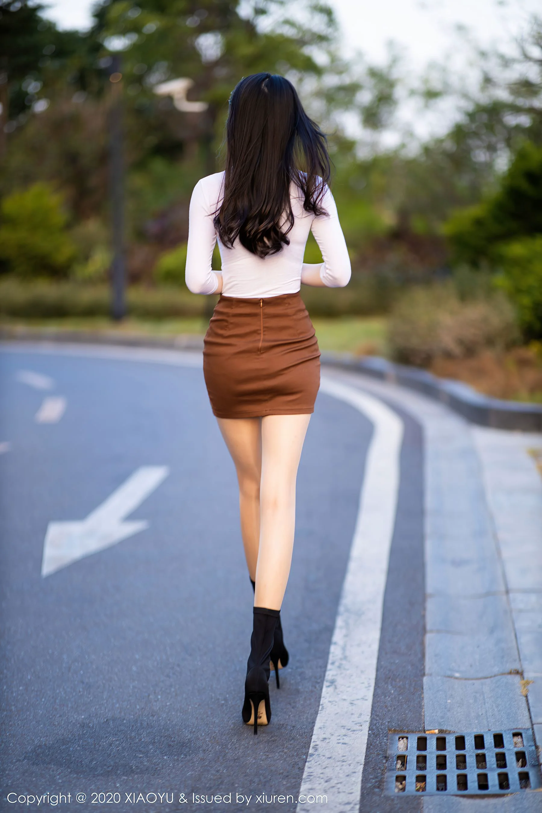 [语画界XIAOYU] Vol.387 言沫 – 时尚与靓丽户外车拍主题系列 - 爱照片