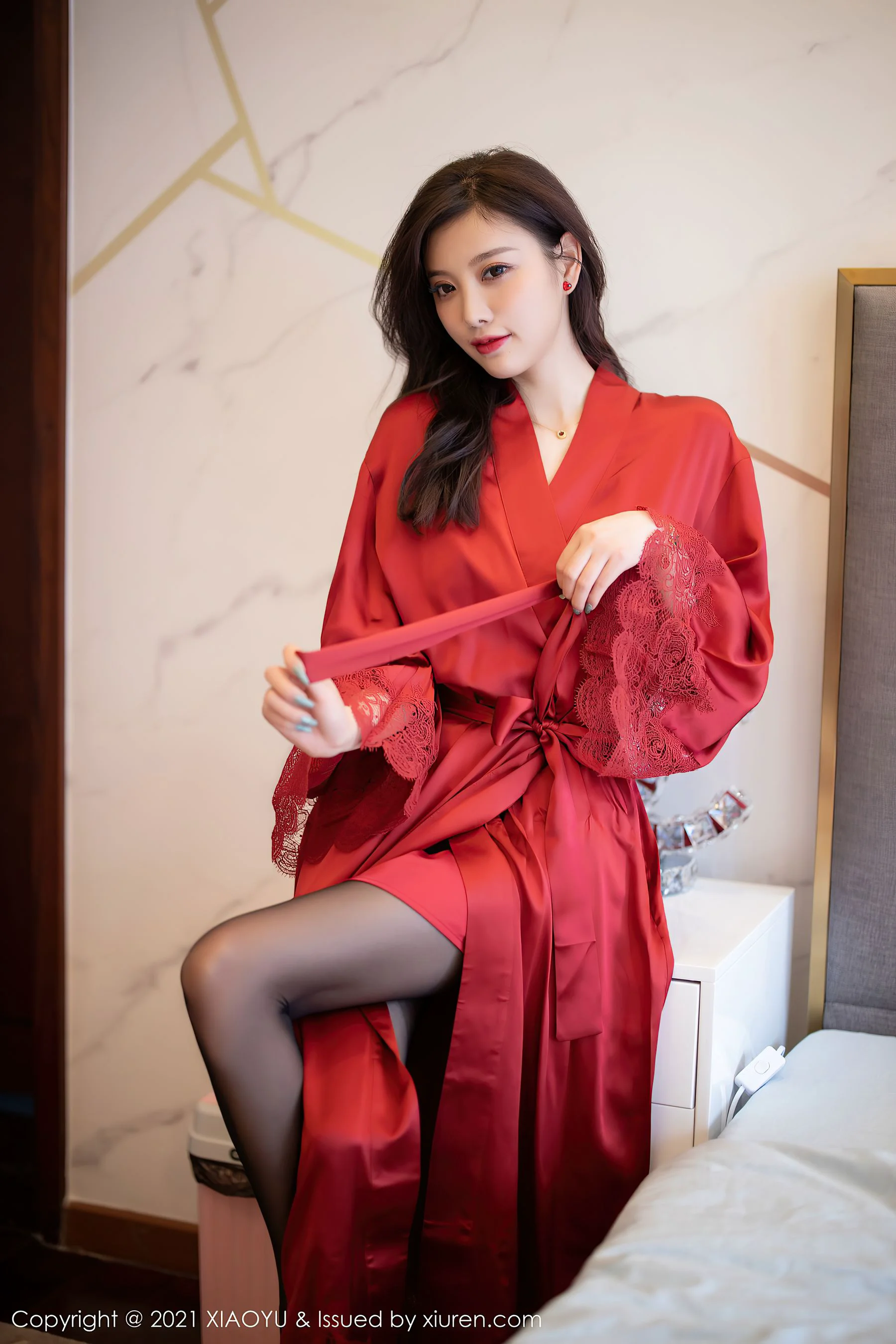 [语画界XIAOYU] VOL.460 杨晨晨sugar – 一袭鲜艳红色蕾丝大衣 - 爱照片