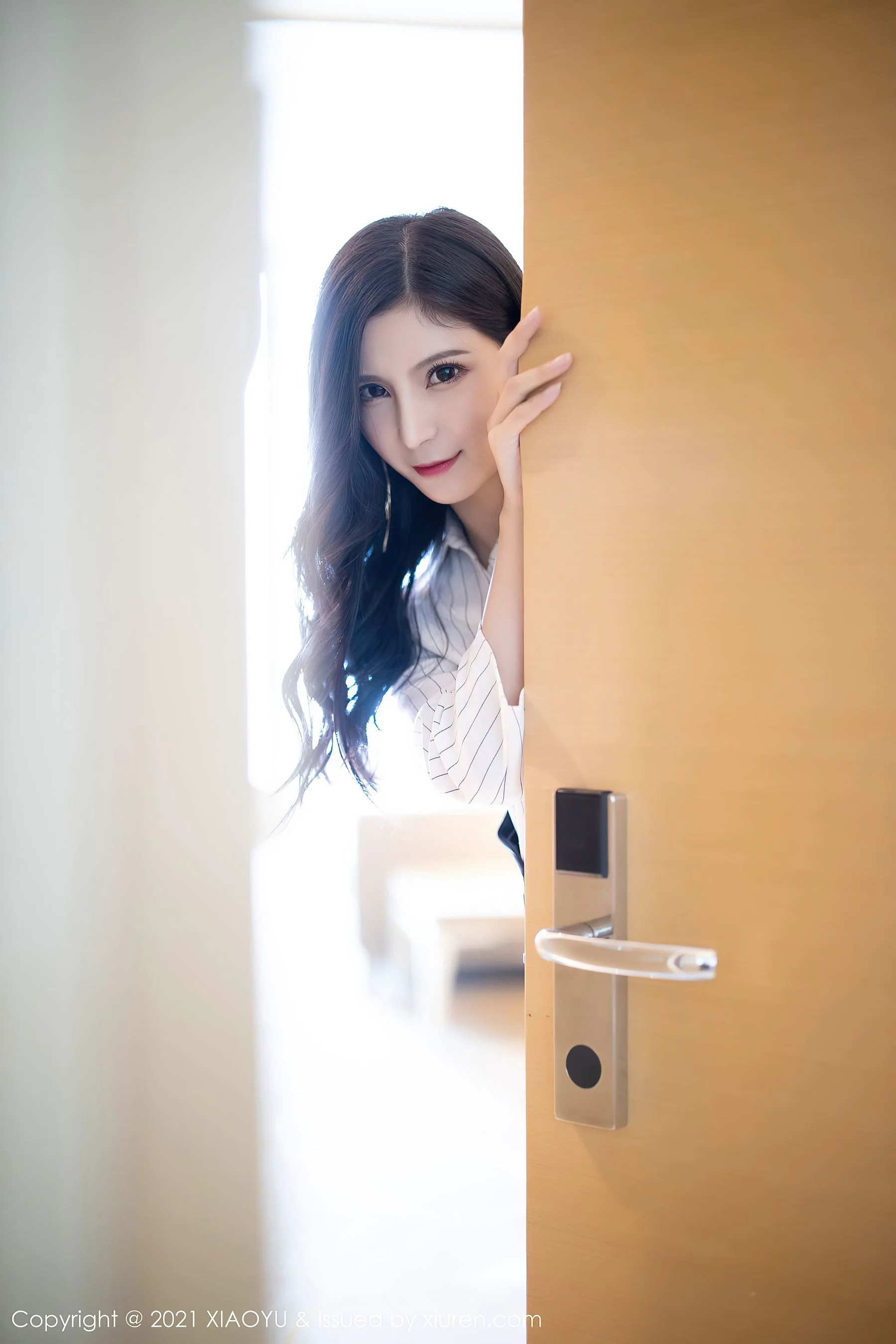 [语画界XIAOYU] VOL.466 小蛮妖Yummy – 职业制服与魅惑网袜 - 爱照片