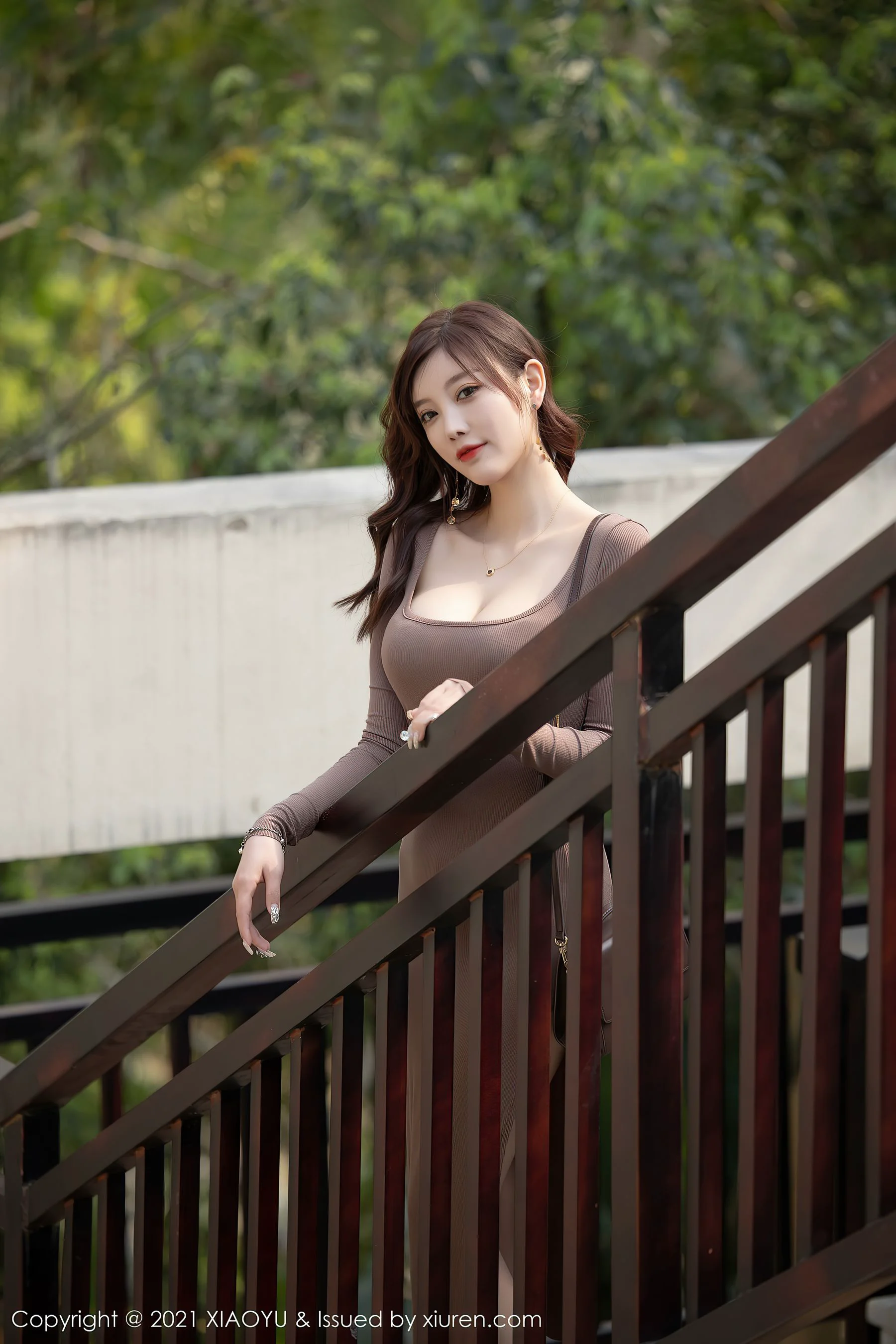 [语画界XIAOYU] Vol.492 杨晨晨sugar – 一袭典雅裹紧长裙 - 爱照片
