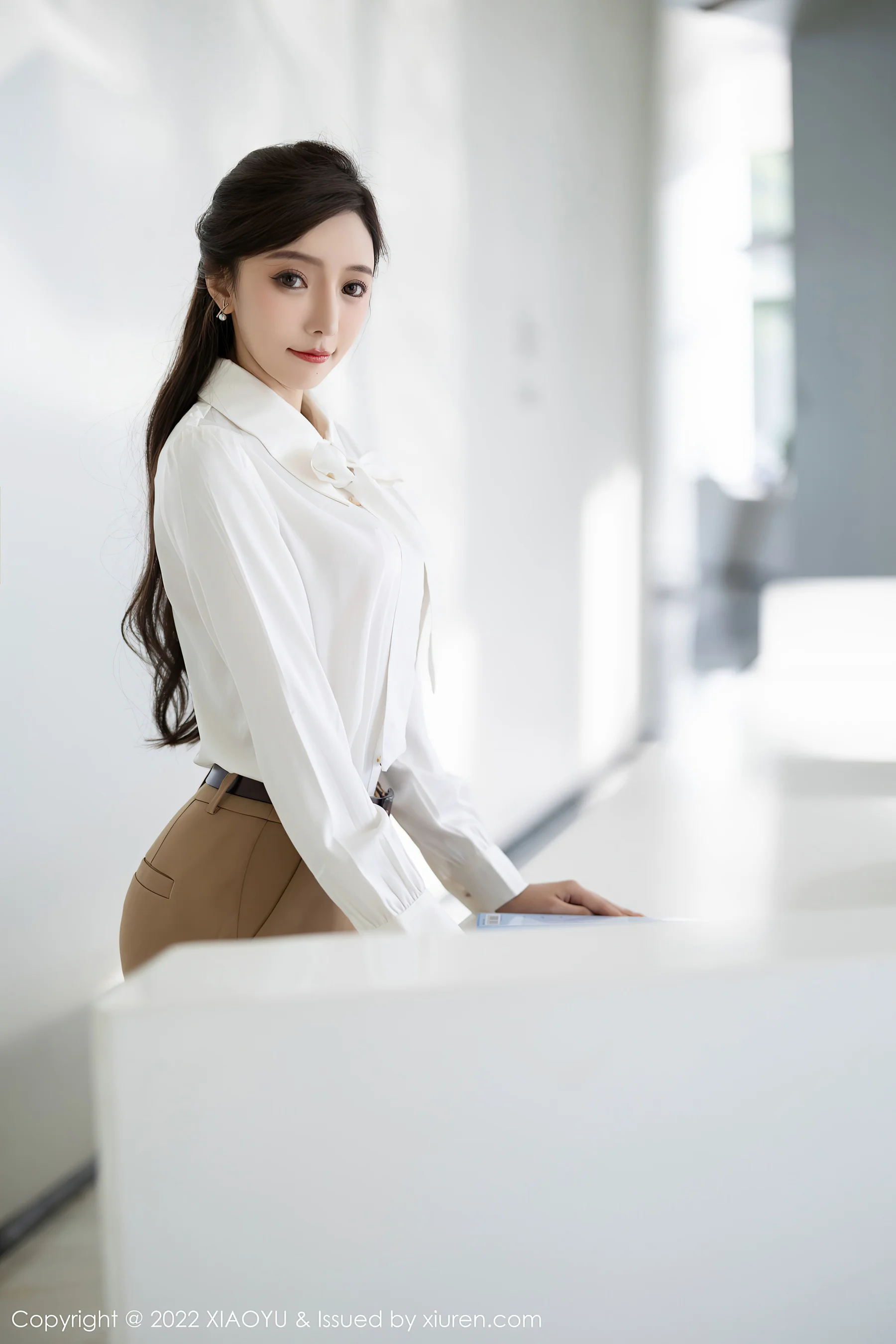 [XIAOYU语画界] VOL.852 王馨瑶yanni OL装扮 - 爱照片