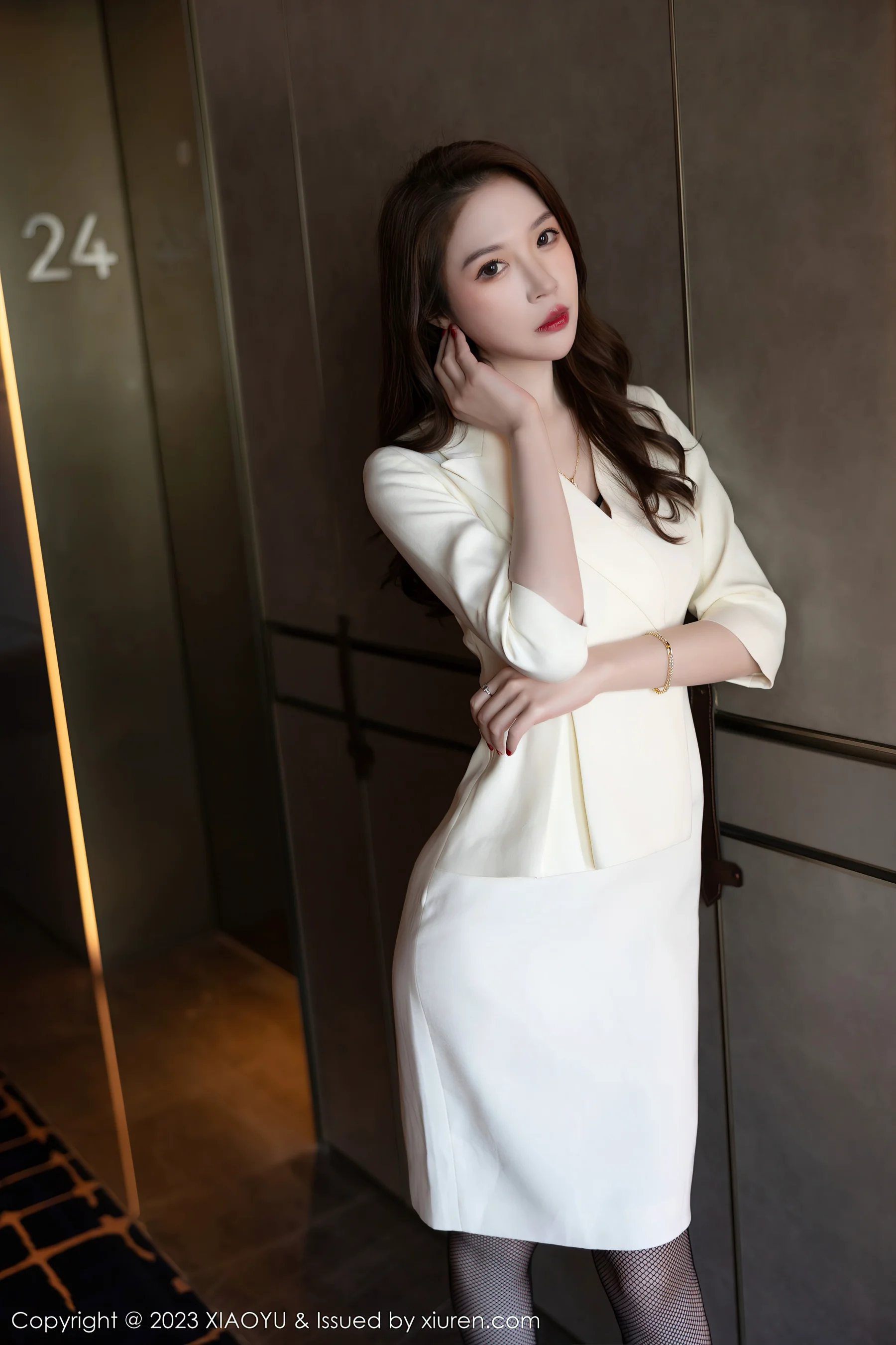 [XIAOYU语画界] VOL.977 梦心玥 丝袜美腿 - 爱照片