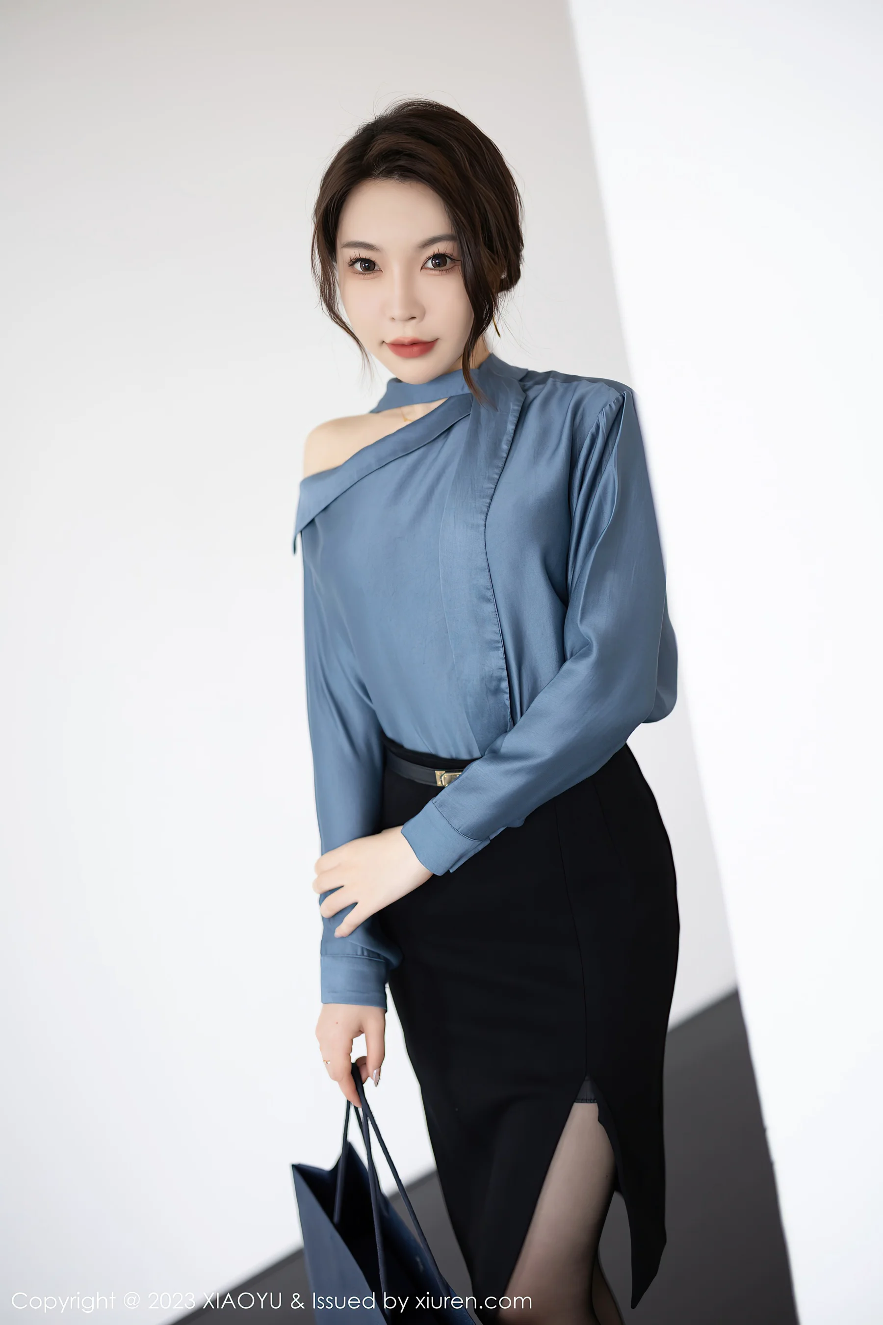 [XIAOYU语画界] VOL.979 徐莉芝Booty 黑丝短裙 - 爱照片