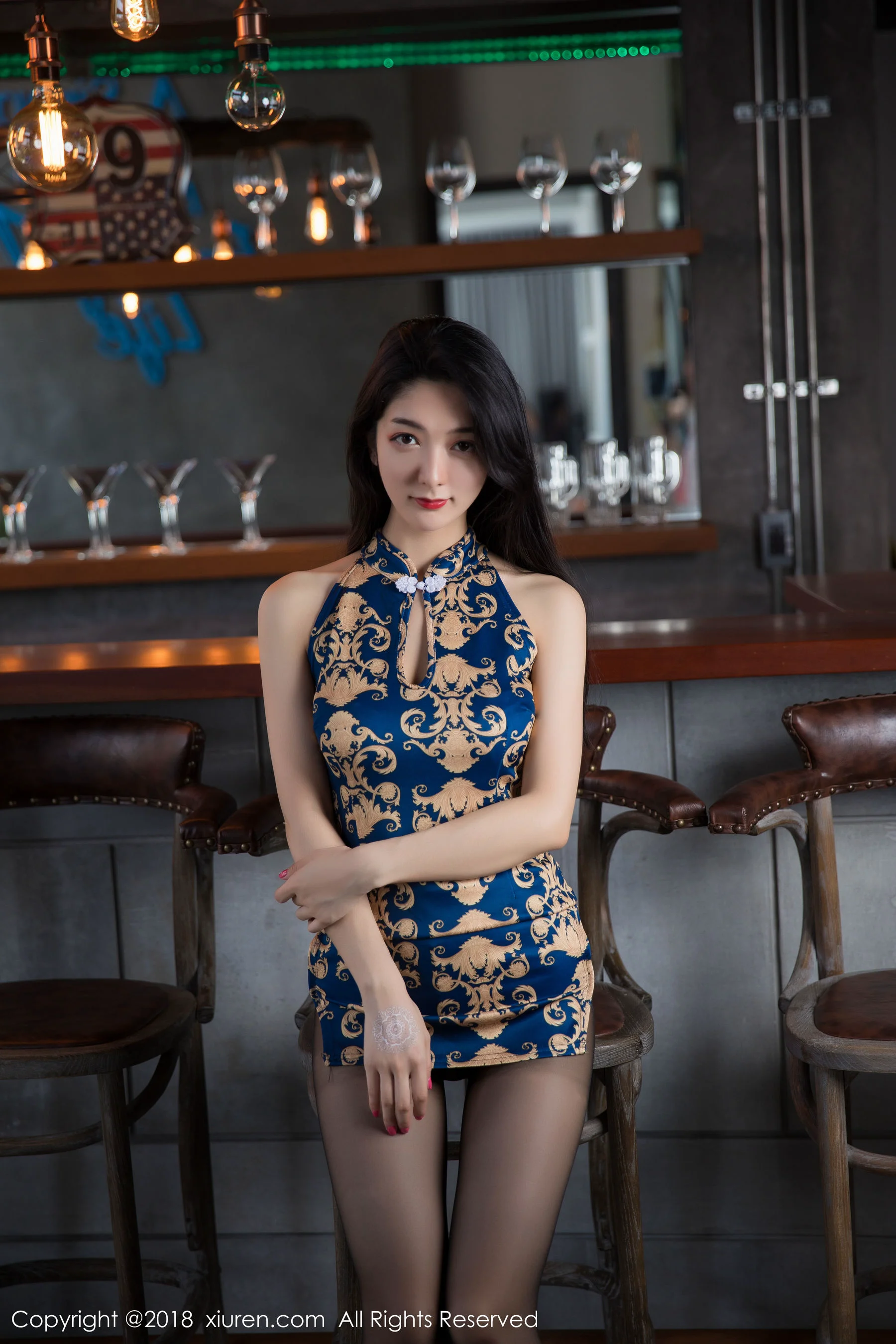 Angela小热巴《旗袍丝袜美腿》 [秀人XIUREN] No.1131 写真集 - 爱照片