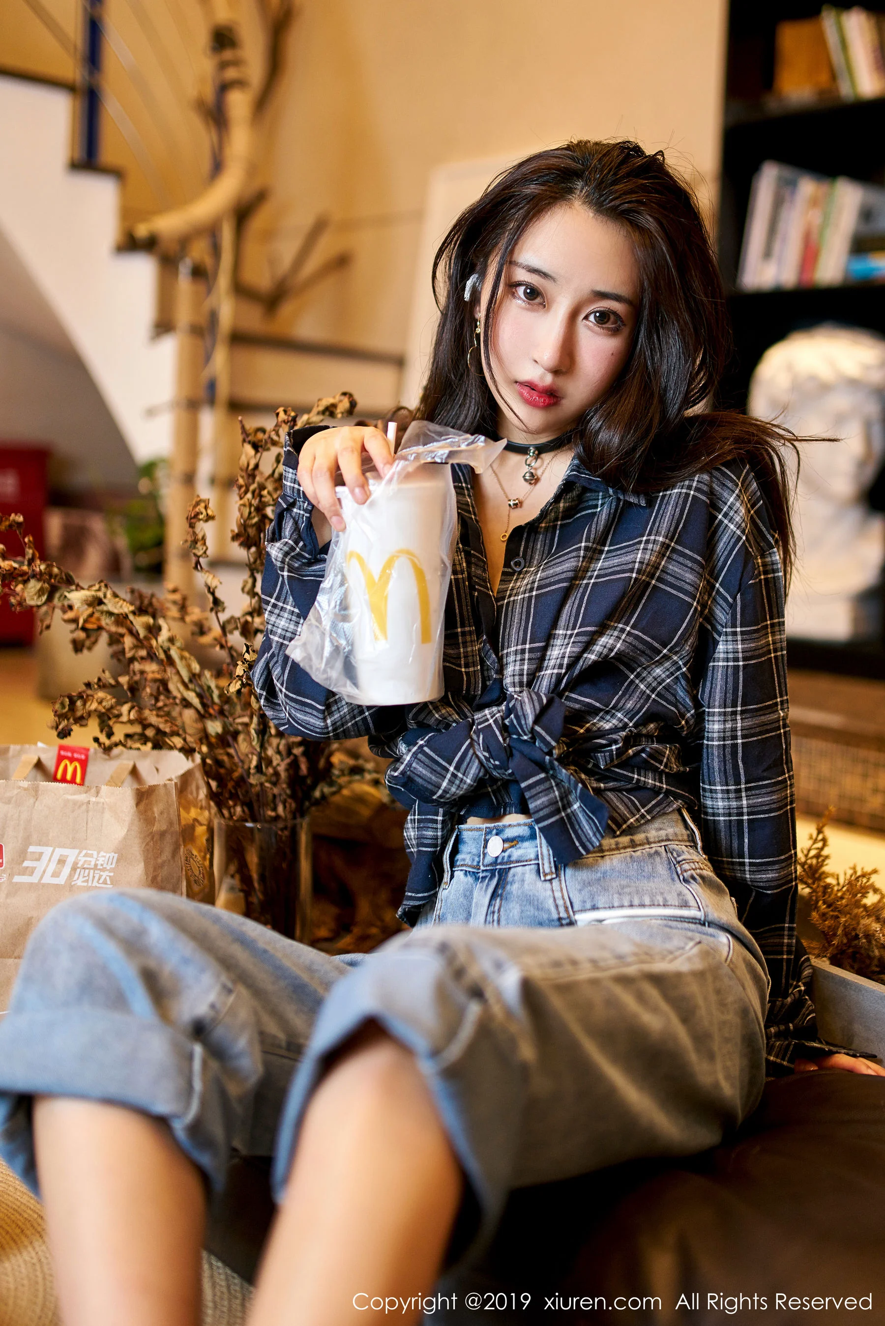 Betty林子欣《书架前内衣+牛仔裤的魅惑》 [秀人XIUREN] No.1847 写真集 - 爱照片