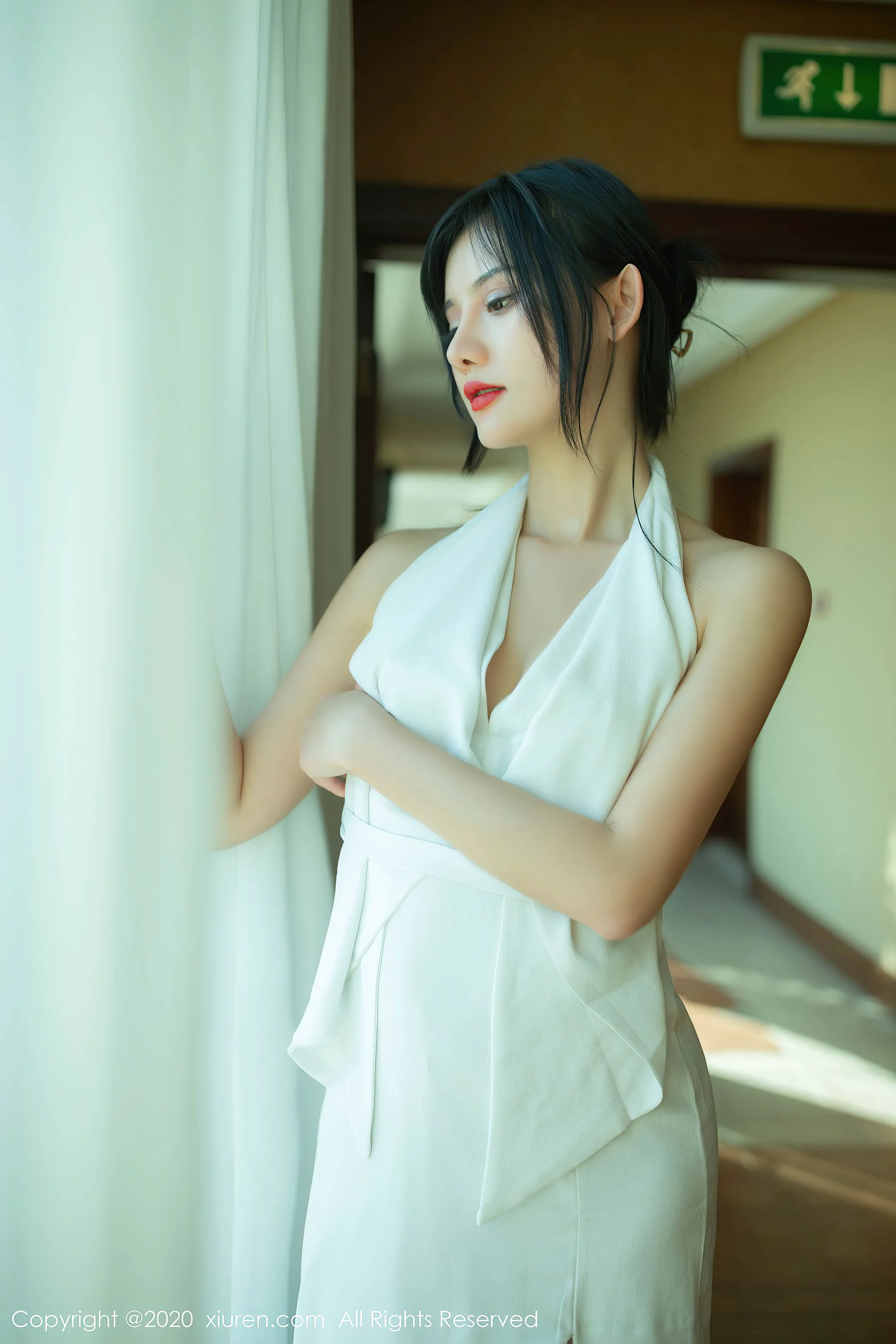 [秀人XIUREN] No.2389 就是阿朱啊 – 白色长裙系列 - 爱照片