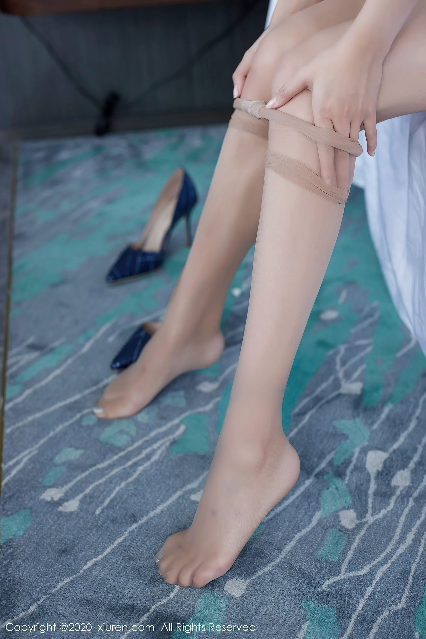 [秀人XIUREN] No.2754 Lavinia肉肉 – 精致镂空内衣与极致丝袜诱惑 - 爱照片