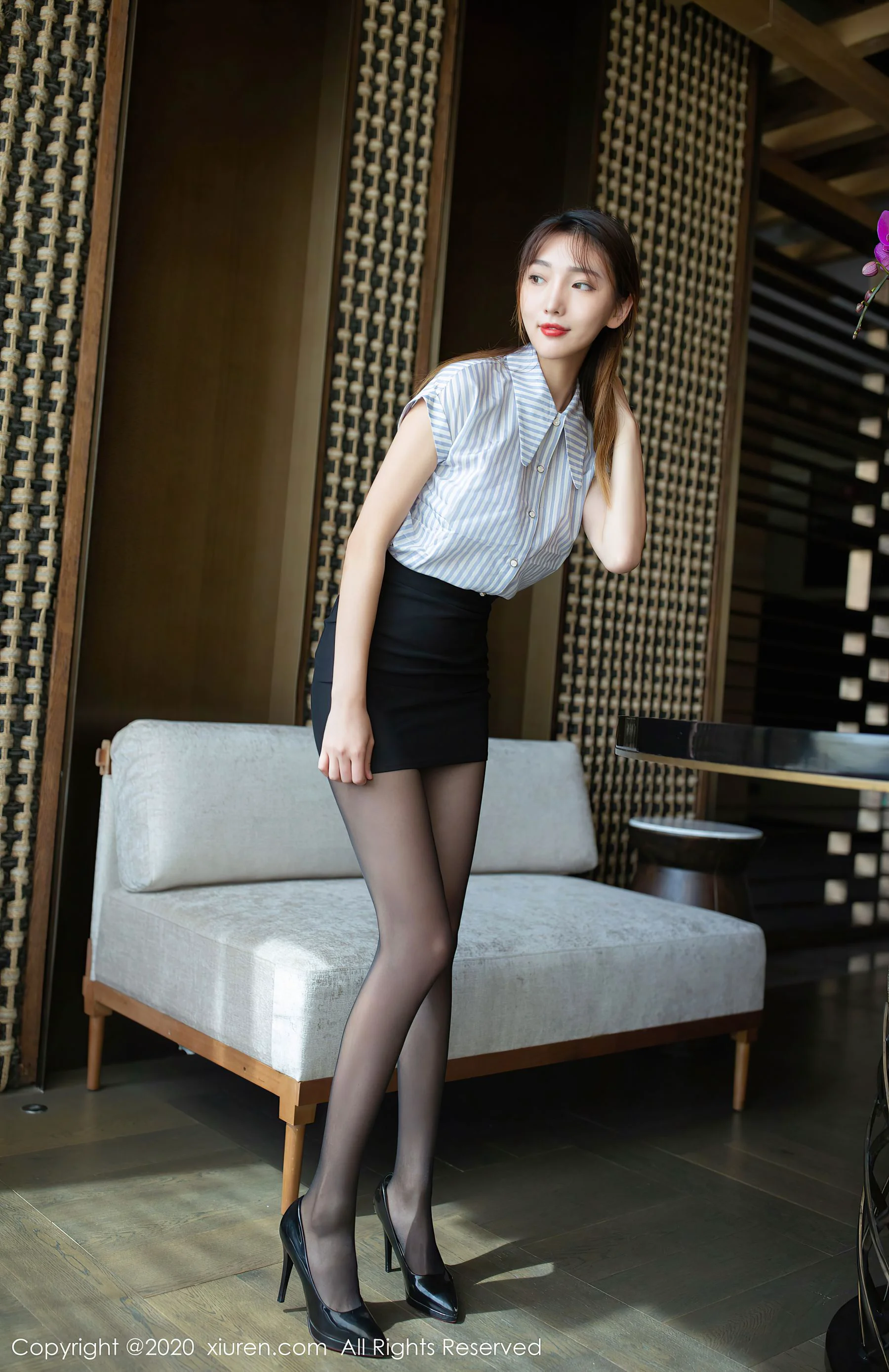 [秀人XIUREN] No.2810 陆萱萱 – 经典的职场秘书制服系列 - 爱照片