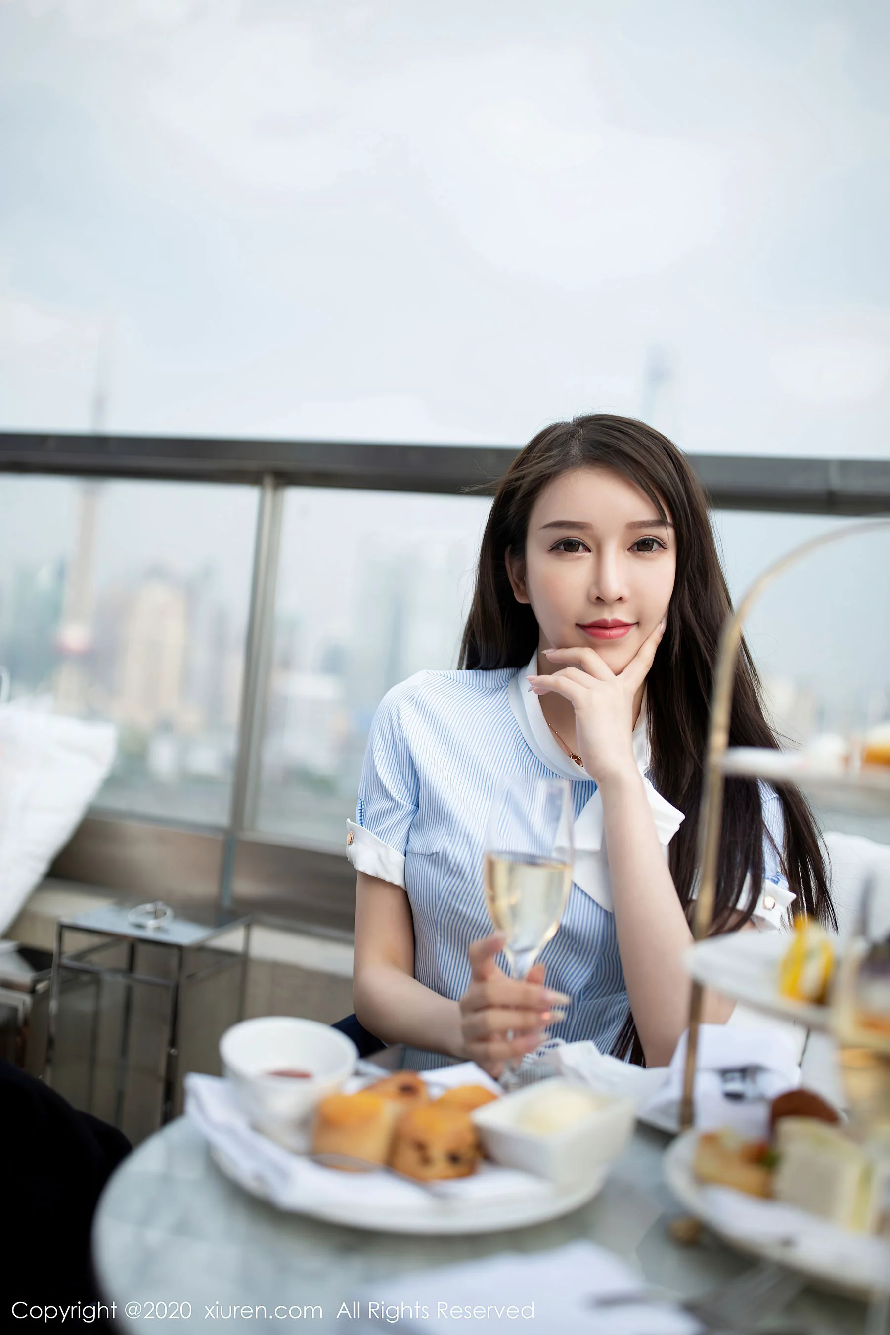 [秀人XIUREN] No.2819 玉兔miki – 下午茶主题写真 - 爱照片