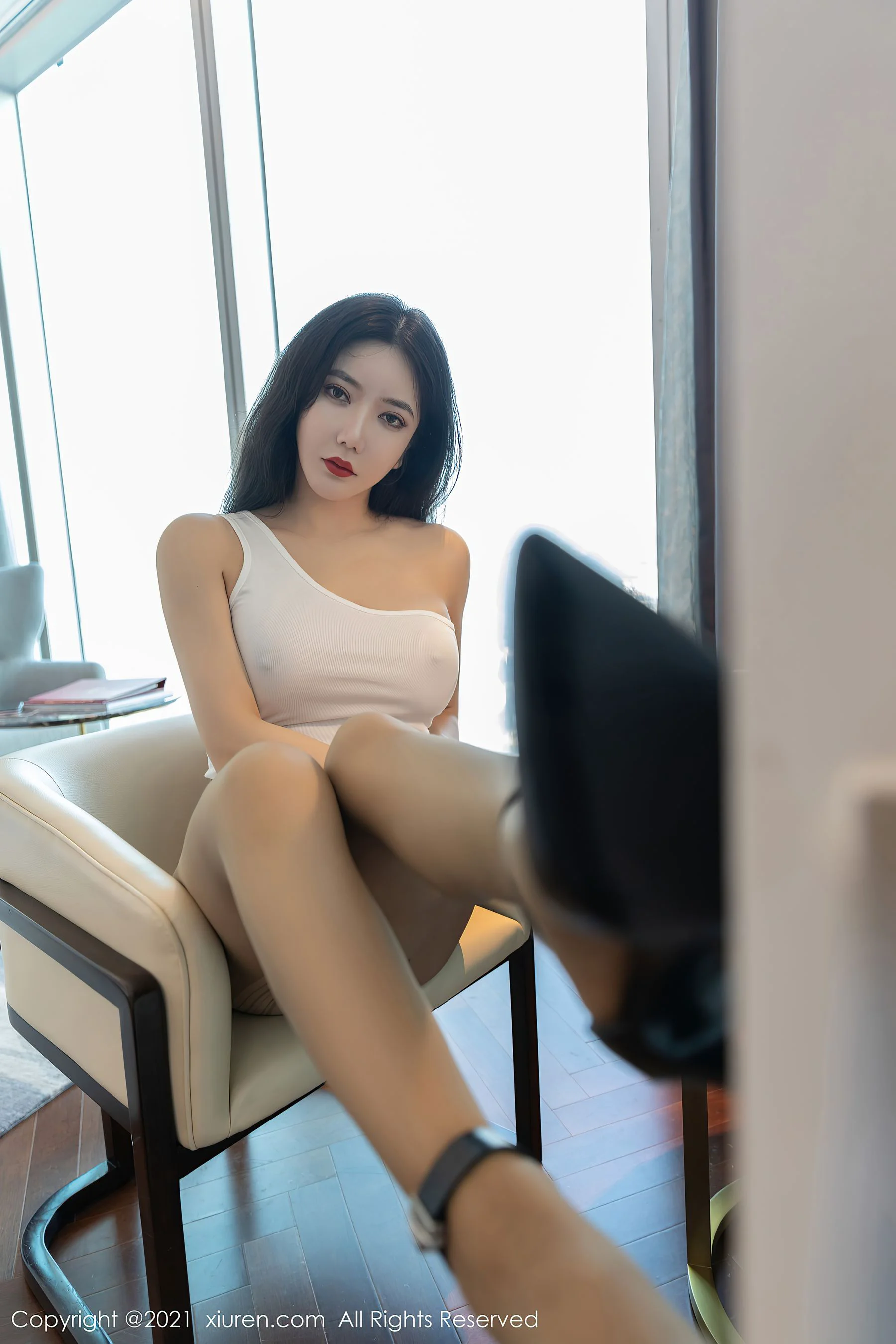[秀人XIUREN] No.3074 心妍小公主 – 皮裙与狂野豹纹内衣 - 爱照片