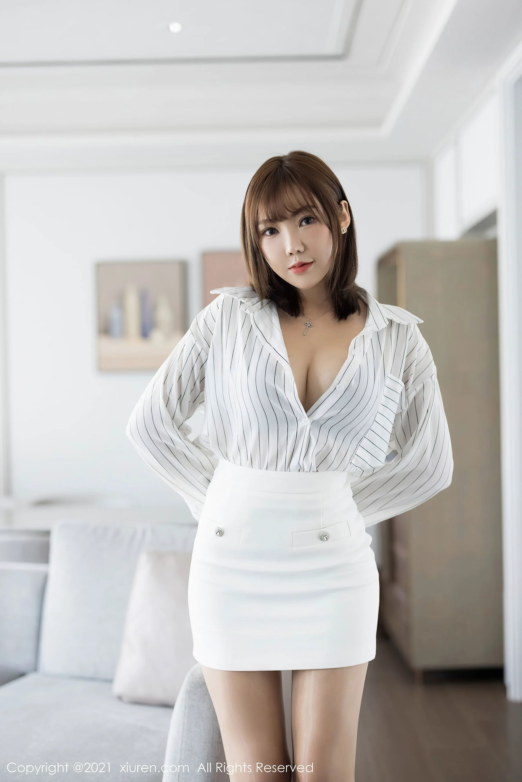 [秀人XIUREN] No.3169 萌汉药baby – 条纹职场秘书OL系列 - 爱照片