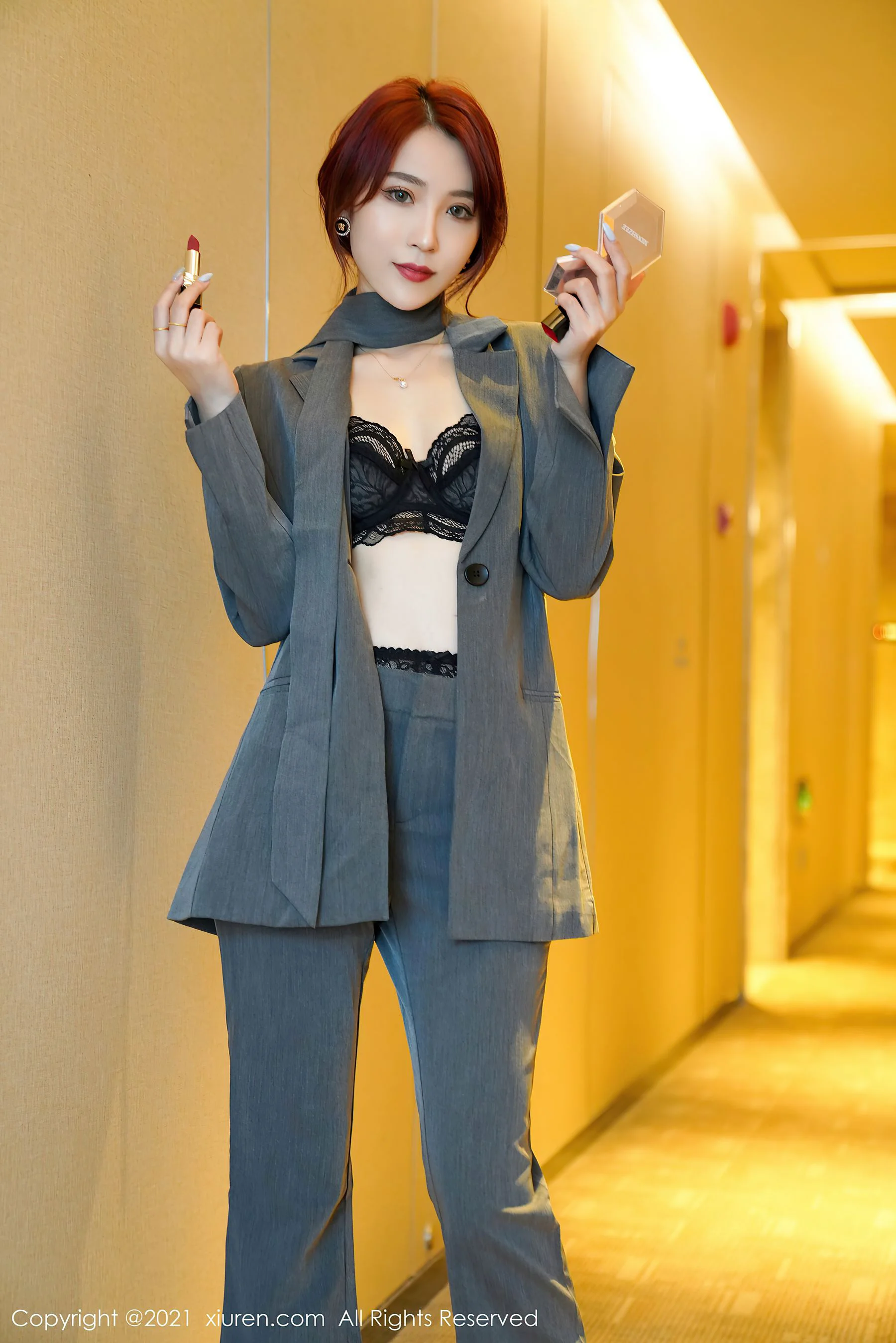 [秀人XIUREN] No.3368 周慕汐baby – 经典职场职业OL制服 - 爱照片