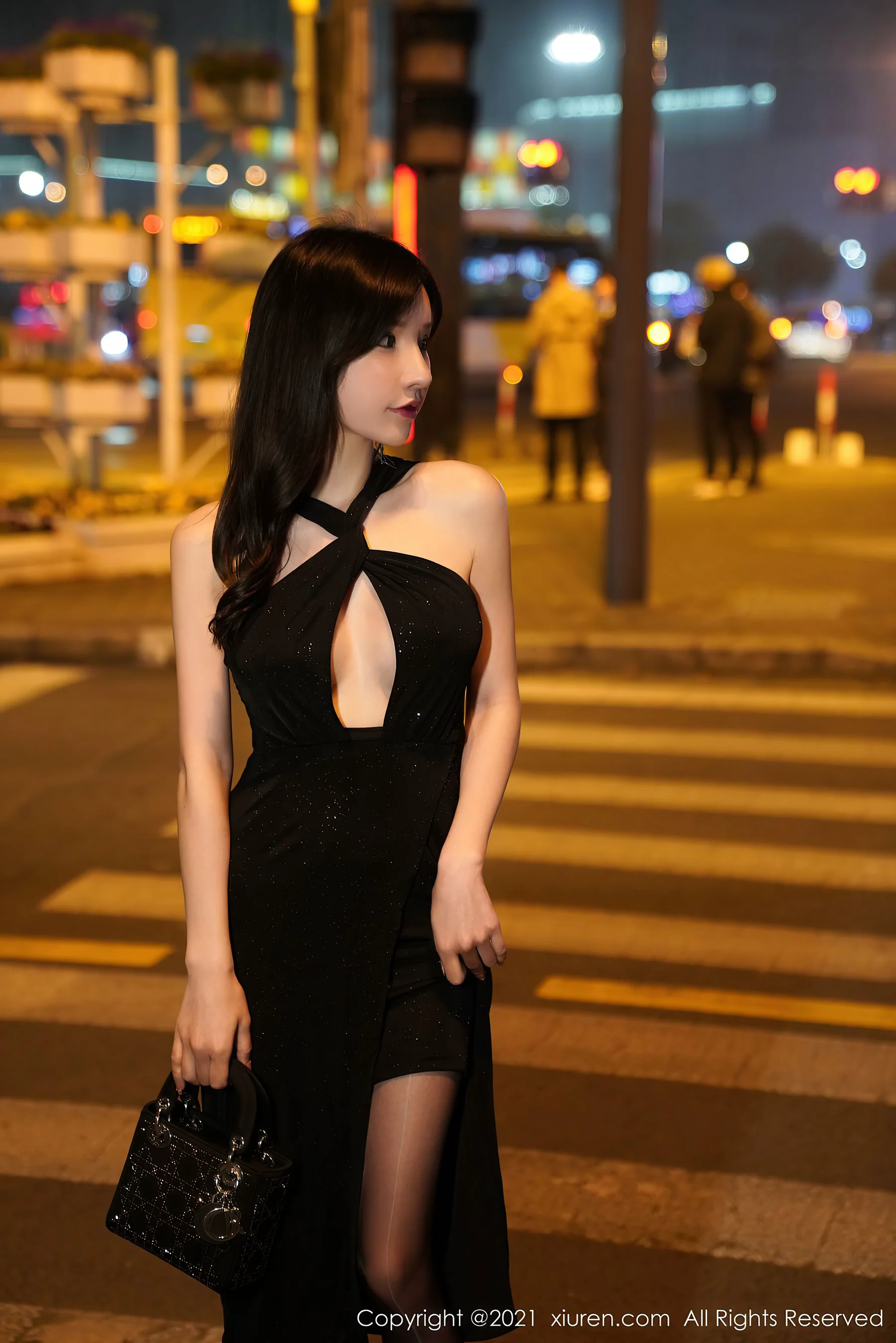 [秀人XIUREN] No.3478 周于希Sandy – 夜色迷人的魅力街拍 - 爱照片