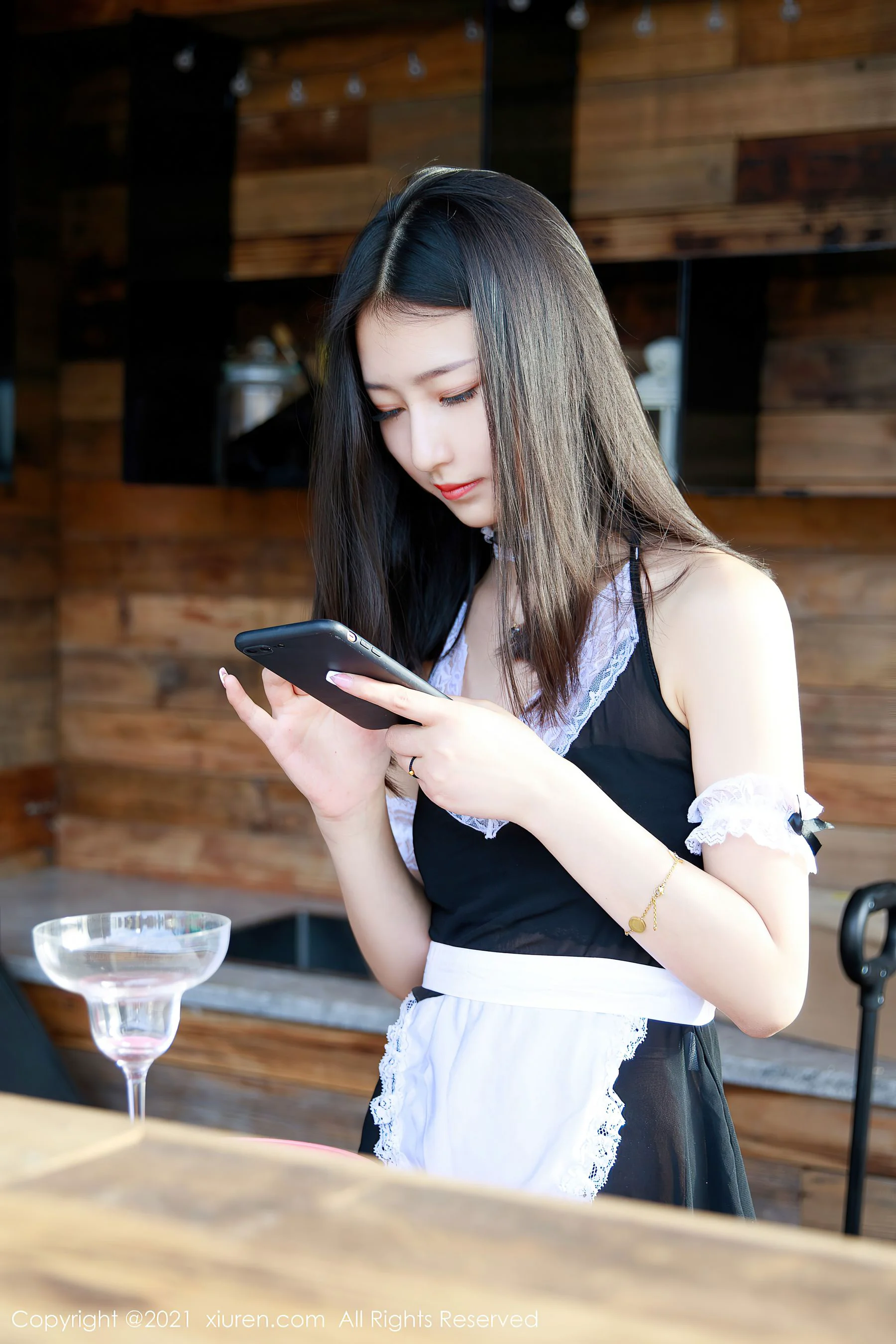 [秀人XIUREN] No.3586 熊小诺 – 居家雷丝女仆主题系列 - 爱照片