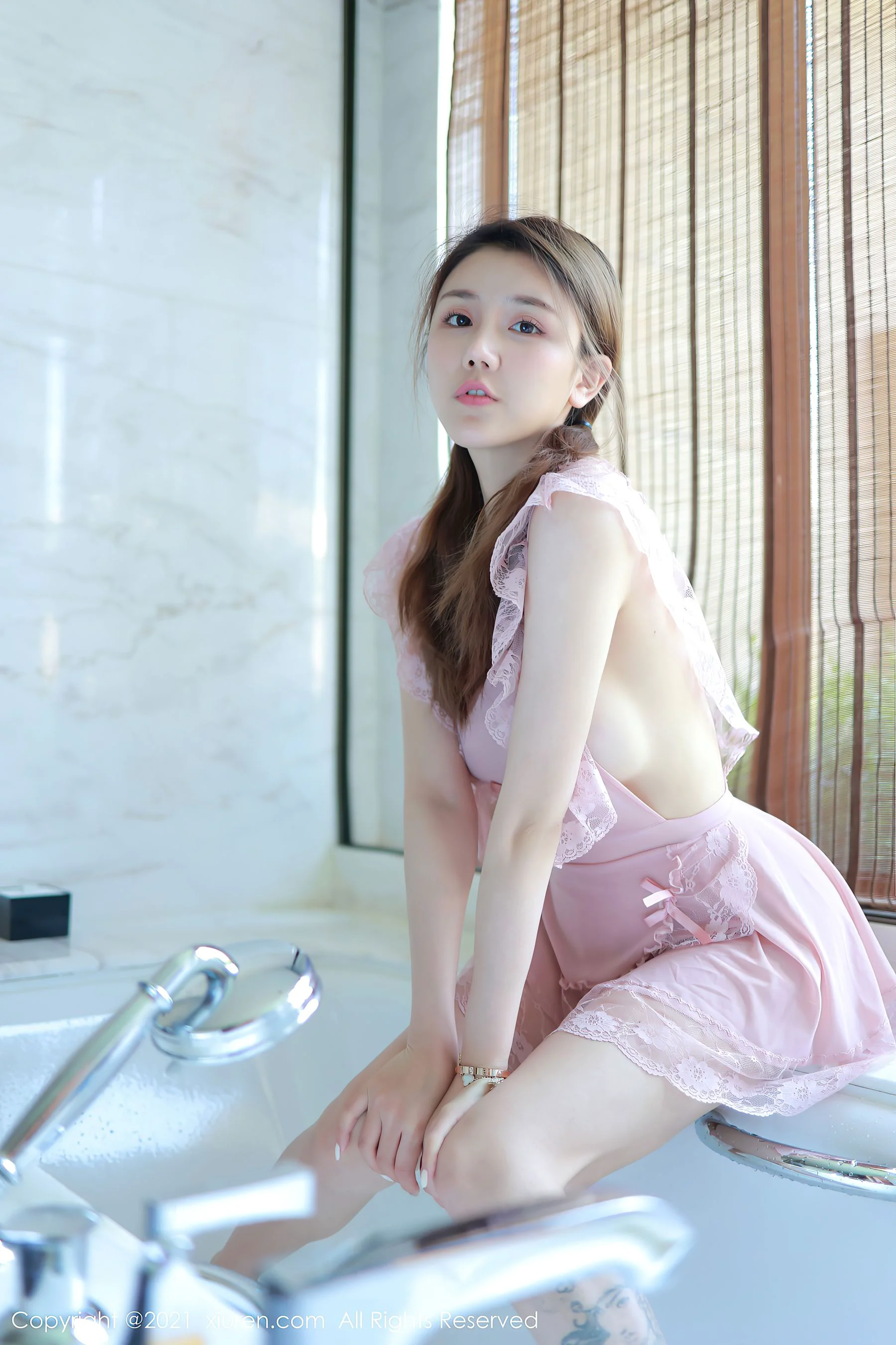 [秀人XIUREN] No.3611 夏西CiCi – 经典粉色女仆浴室主题系列 - 爱照片