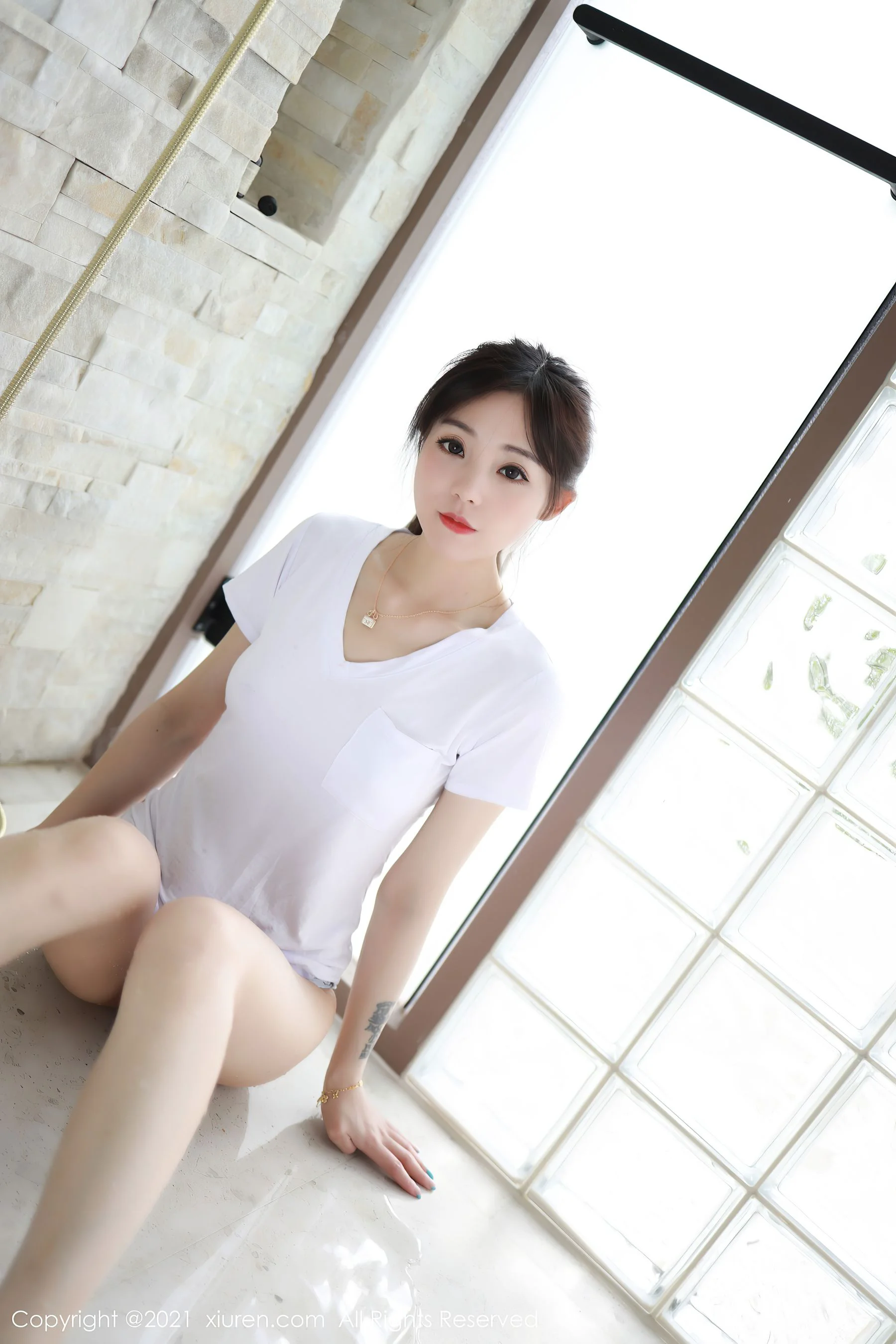 [秀人XIUREN] No.3637 佘贝拉bella – 紧身姓感的运动装与浴室系列 - 爱照片