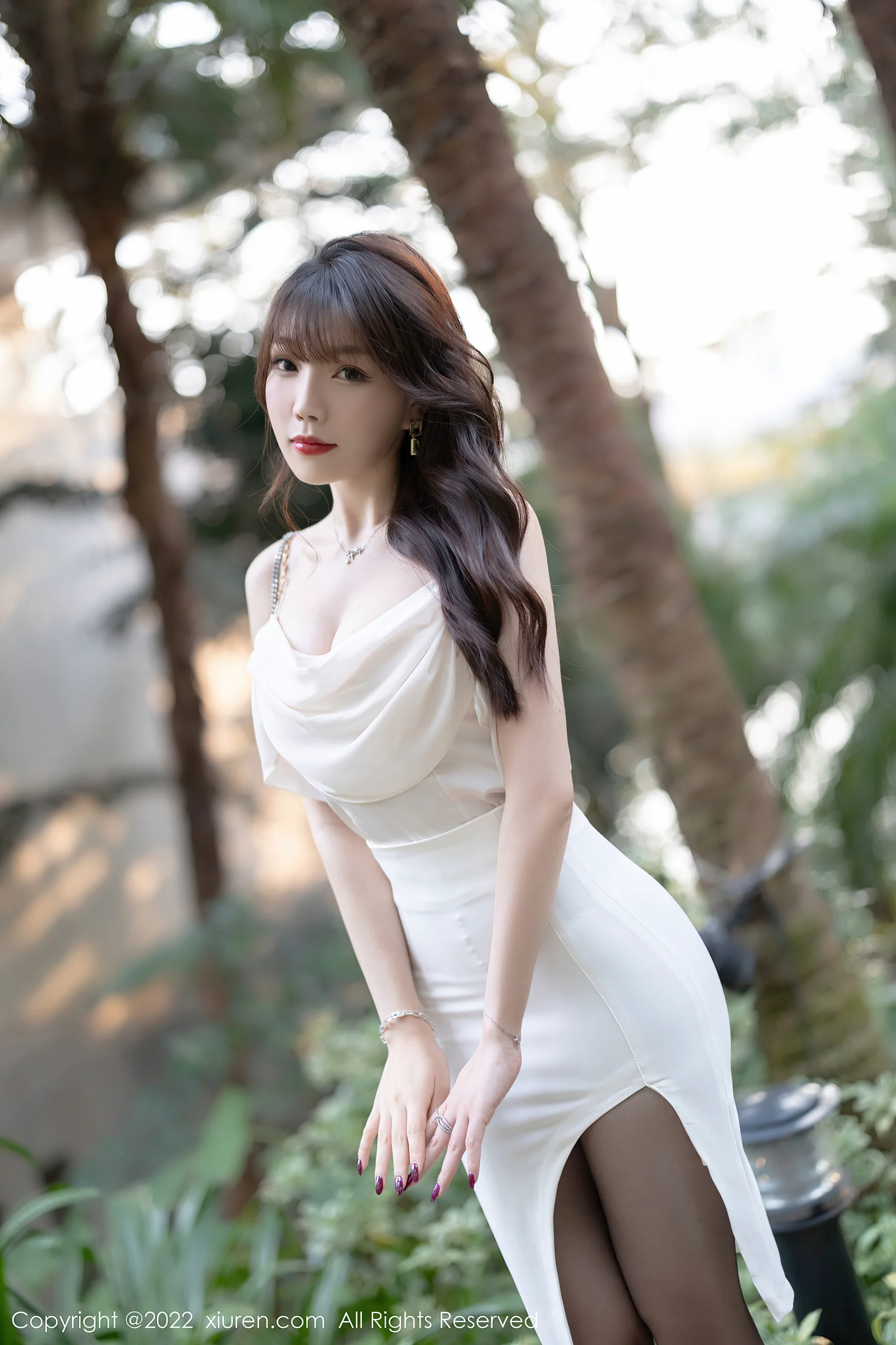 [XiuRen秀人网] No.4913 芝芝Booty 黑丝美腿 - 爱照片