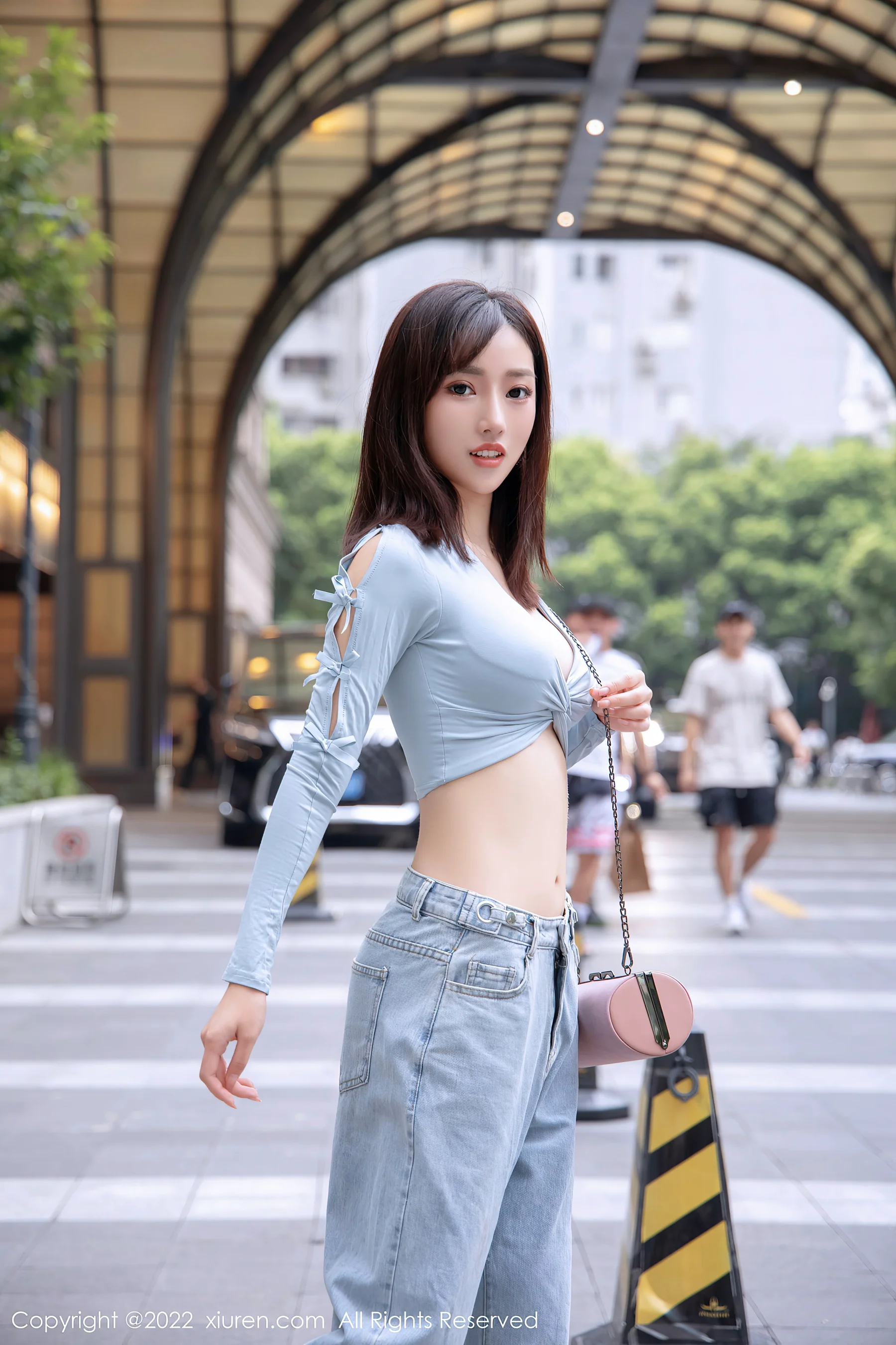 [XiuRen秀人网] No.5097 西门小玉 牛仔裤美腿 - 爱照片