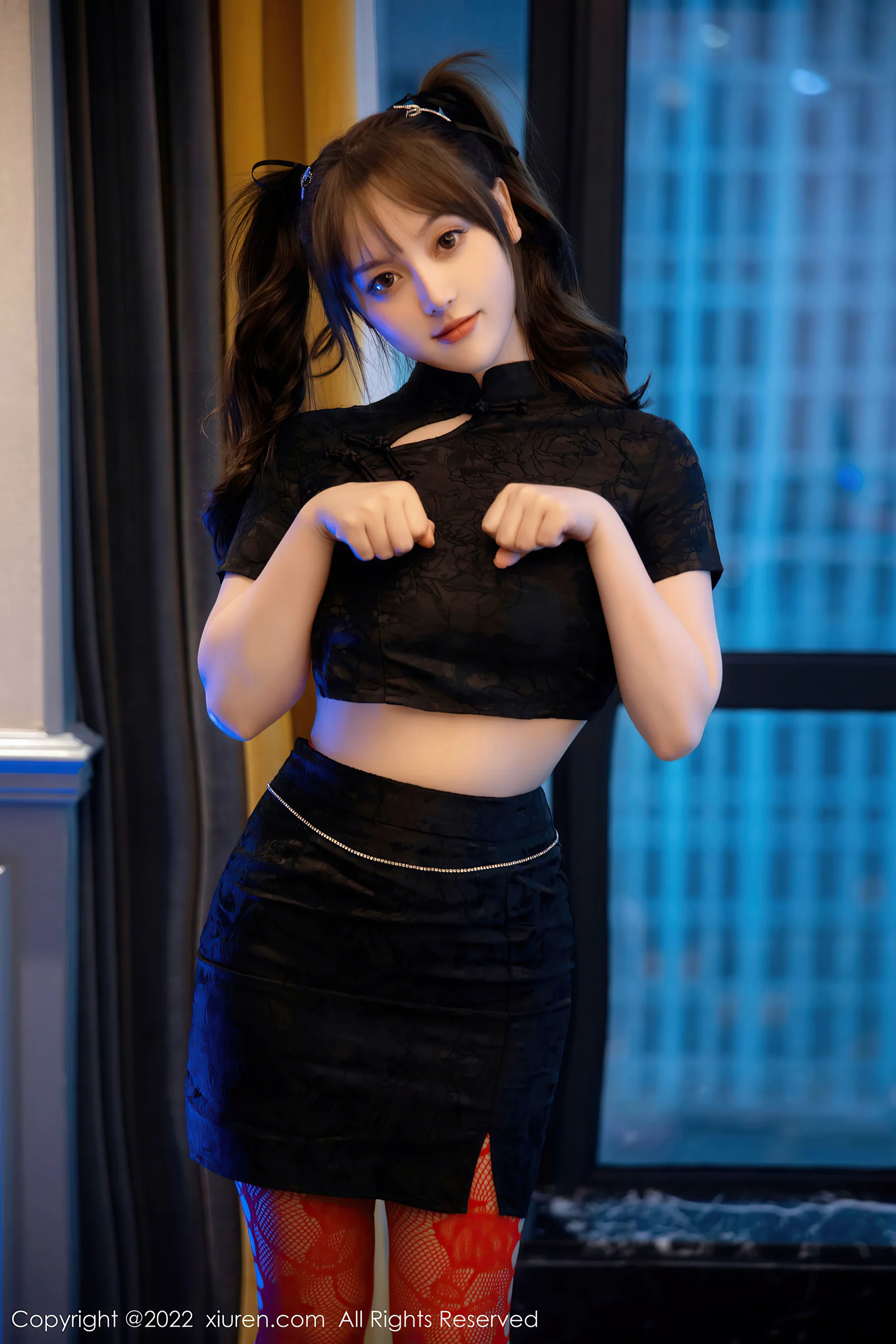 [XiuRen秀人网] No.5225 豆瓣酱 丝袜美腿 - 爱照片