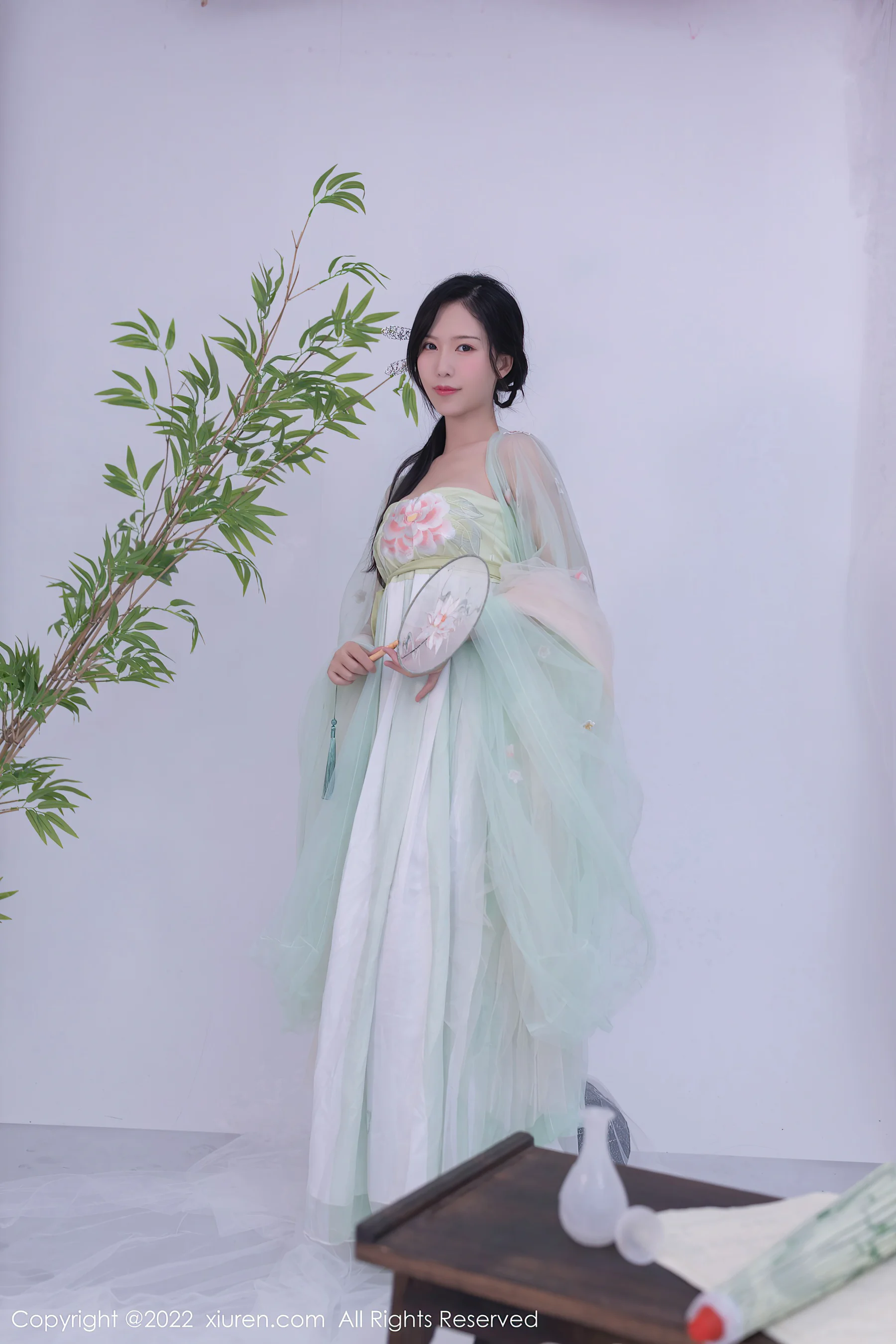 [XiuRen秀人网] No.5345 利世 古装美腿 - 爱照片