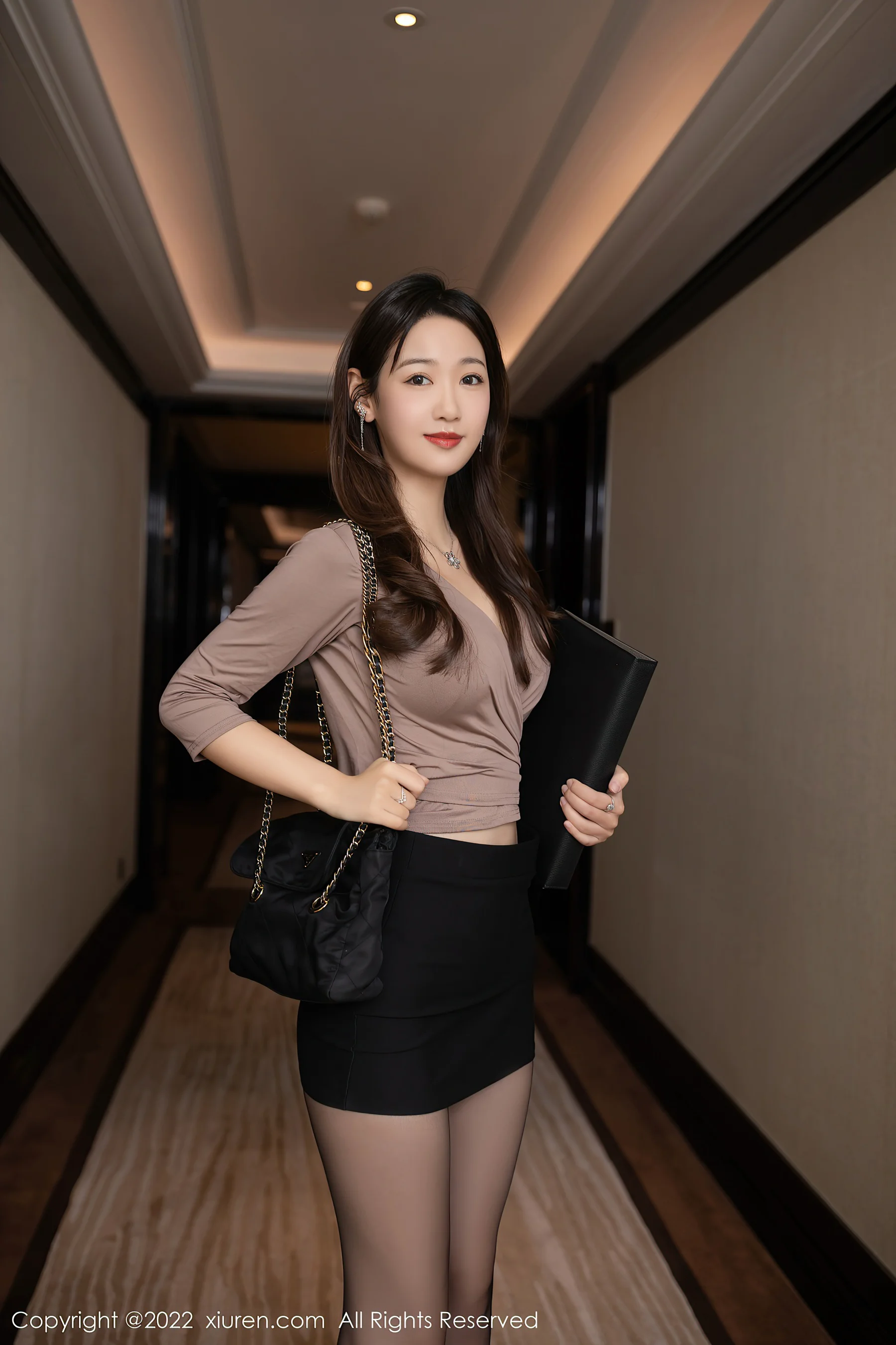[XiuRen秀人网] No.5475 唐安琪 美腿短裙 - 爱照片