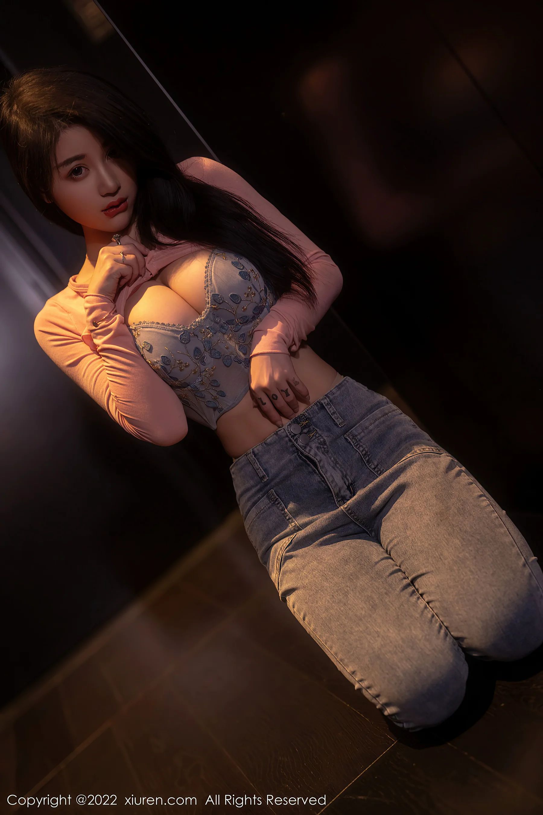 [XiuRen秀人网] No.5506 美七Mia 西双版纳旅拍 - 爱照片