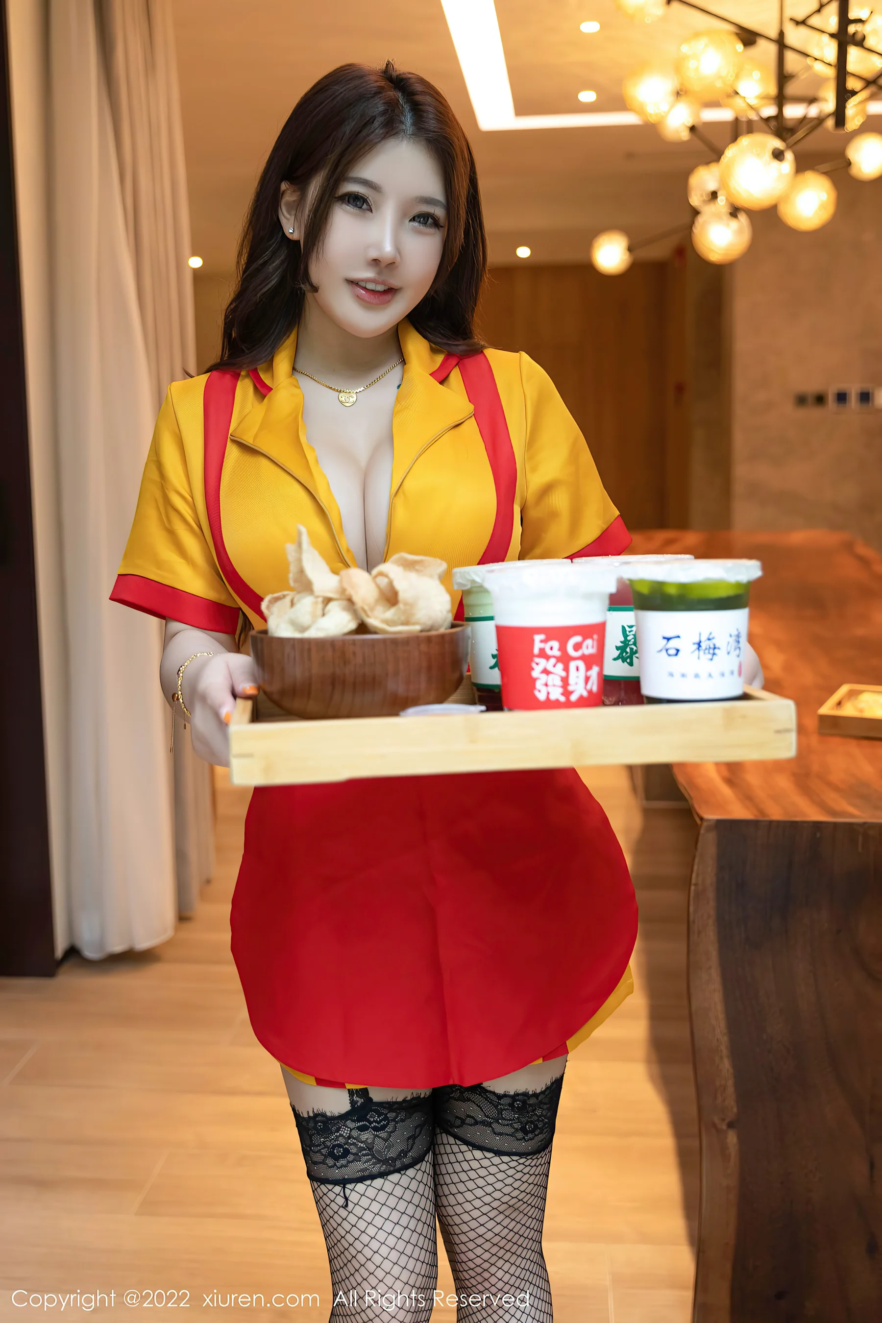 [XiuRen秀人网] No.5509 小海臀Rena 万宁旅拍 - 爱照片