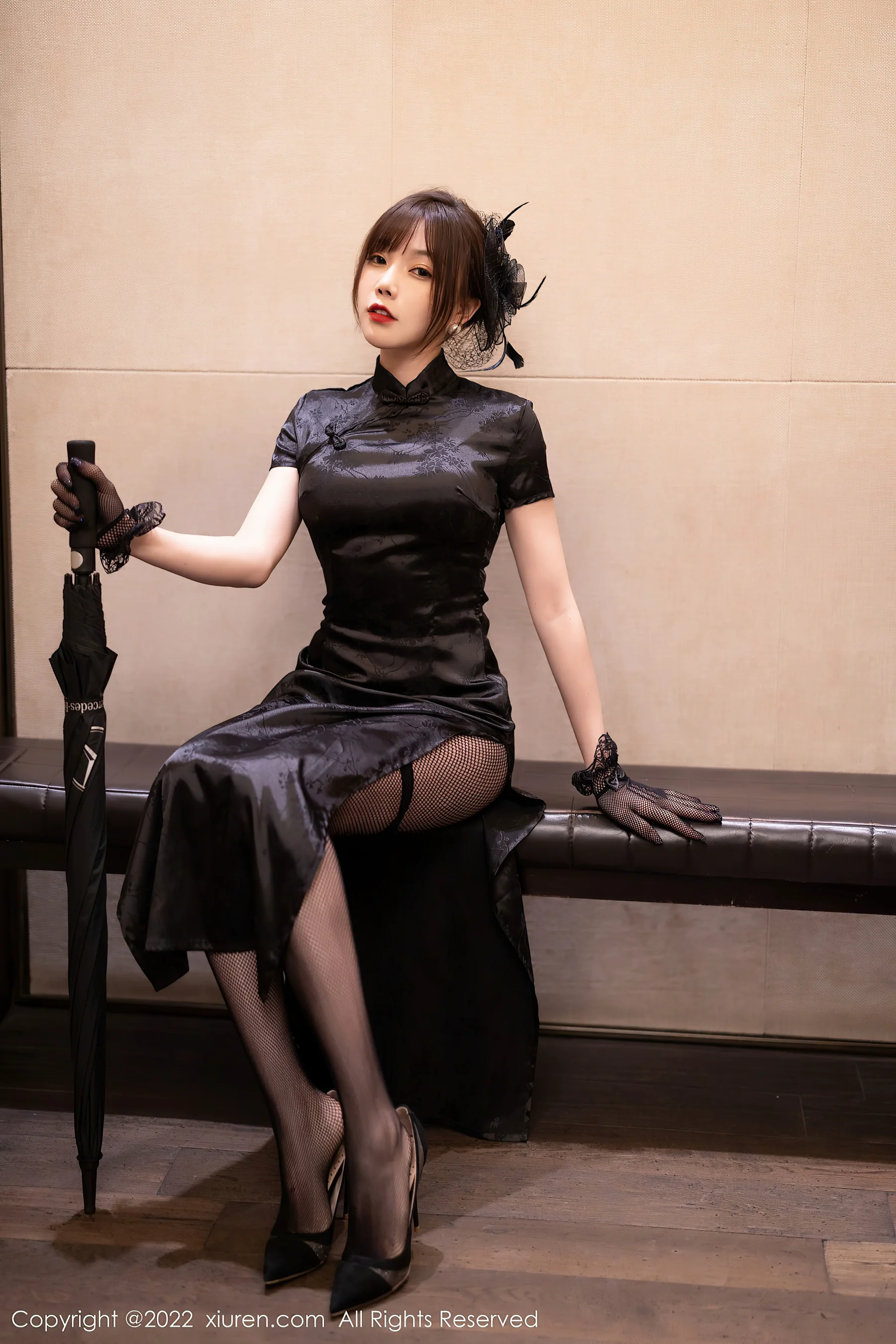 [XiuRen秀人网] No.5532 徐莉芝Booty 黑丝美腿 - 爱照片