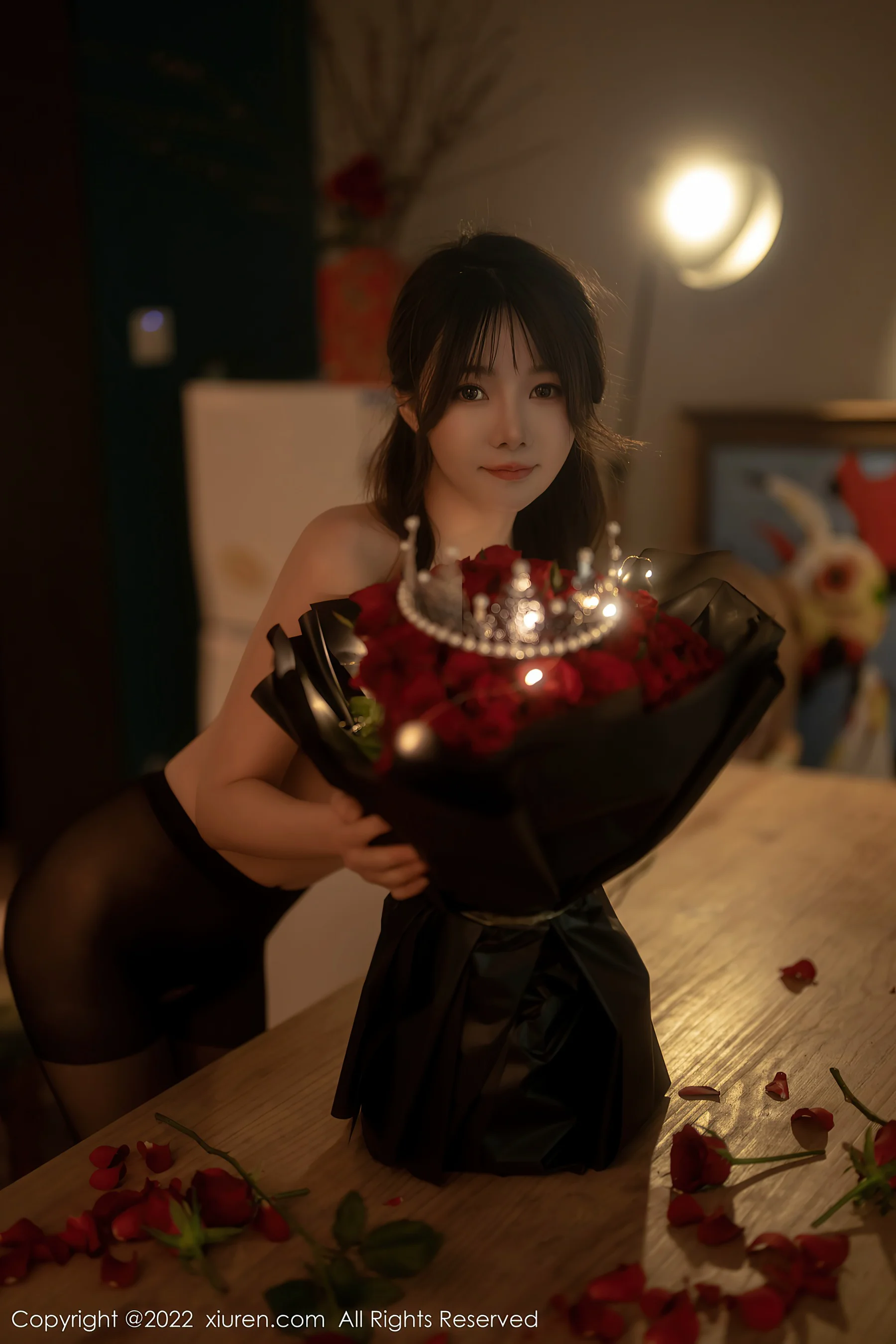 [XiuRen秀人网] No.5552 婠婠么 黑丝美腿 - 爱照片