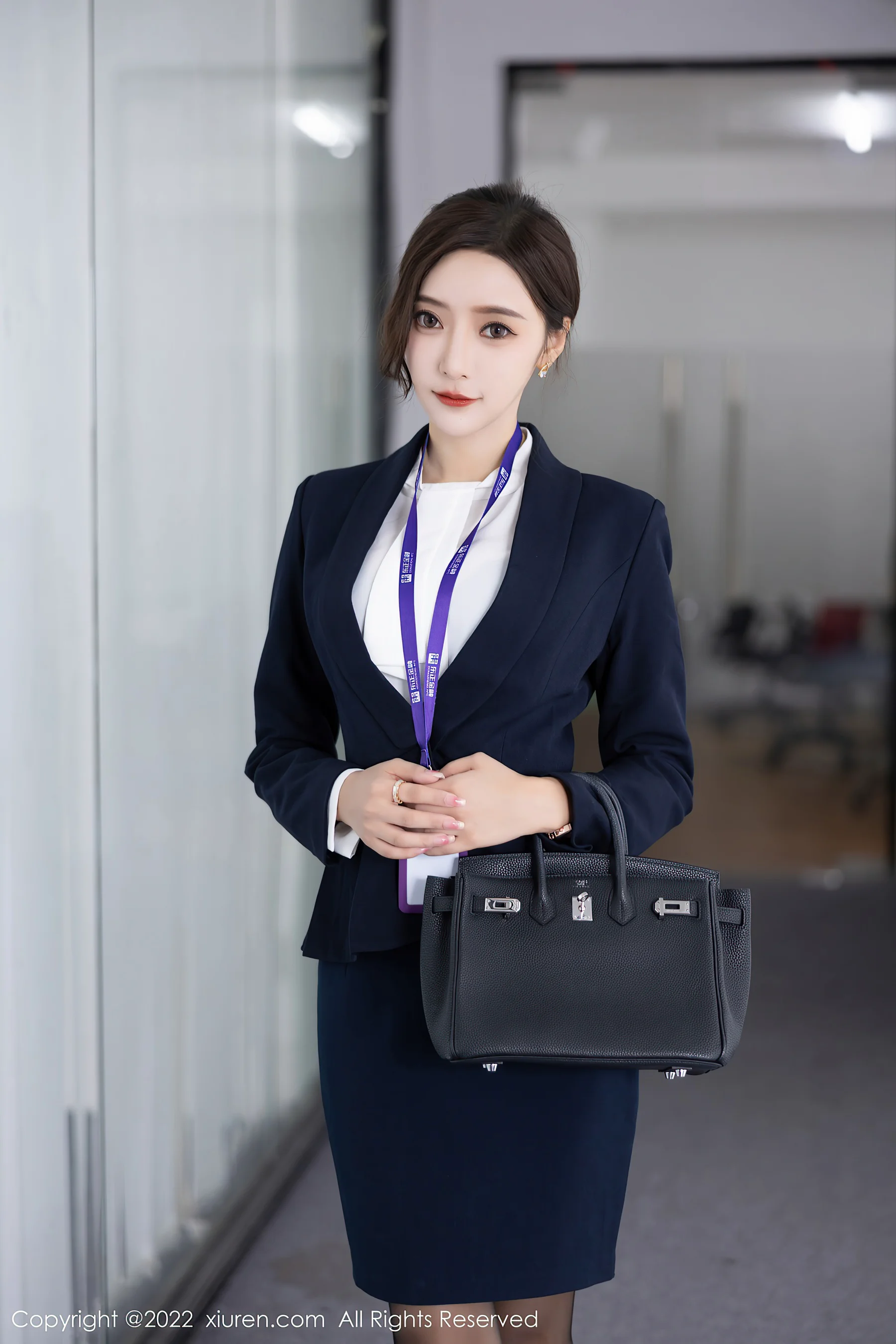 [XiuRen秀人网] No.5563 王馨瑶yanni 黑丝美腿 - 爱照片