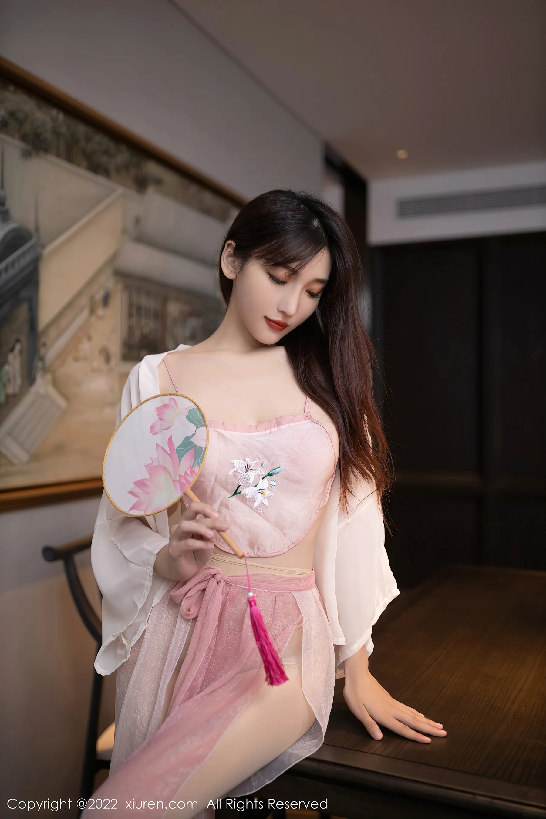 [XiuRen秀人网] No.5666 陆萱萱 古装美腿 - 爱照片