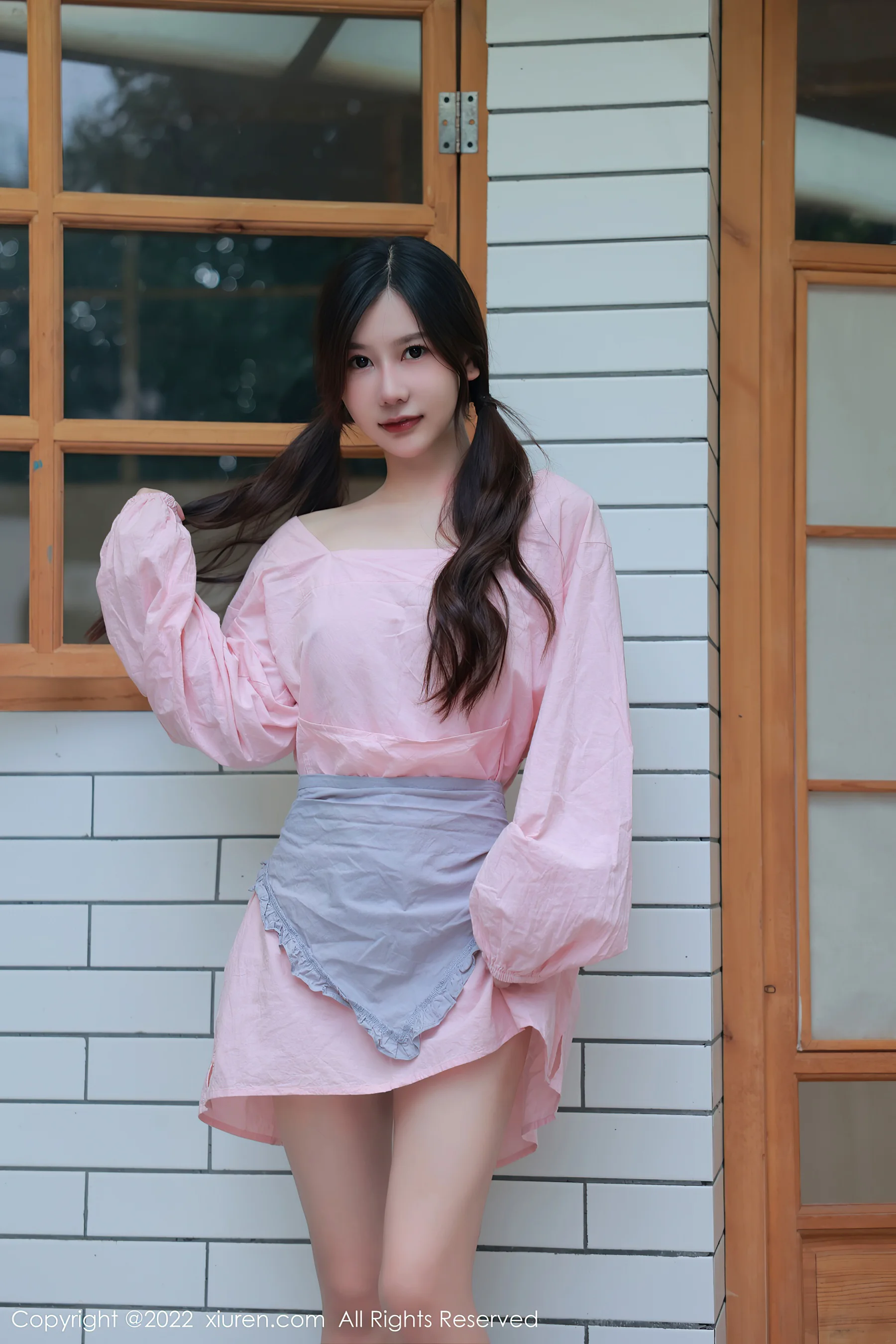 [XiuRen秀人网] No.5697 尹甜甜 美腿厨娘 - 爱照片
