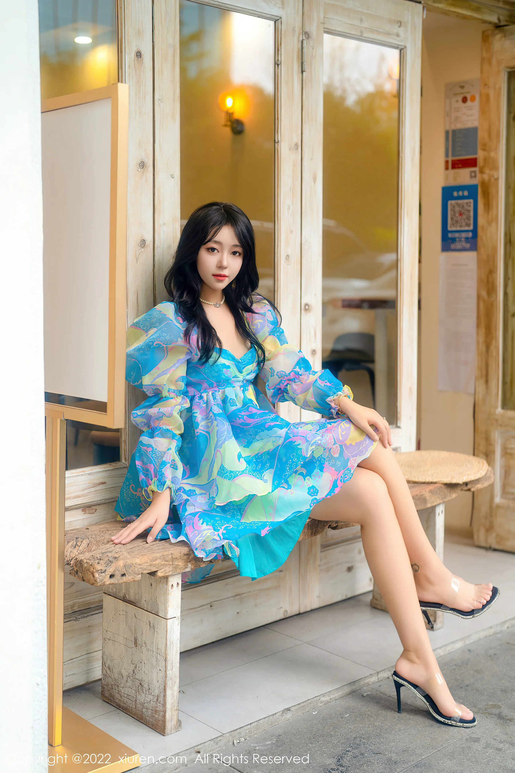 [XiuRen秀人网] No.5749 露露luncy 长裙美腿 - 爱照片