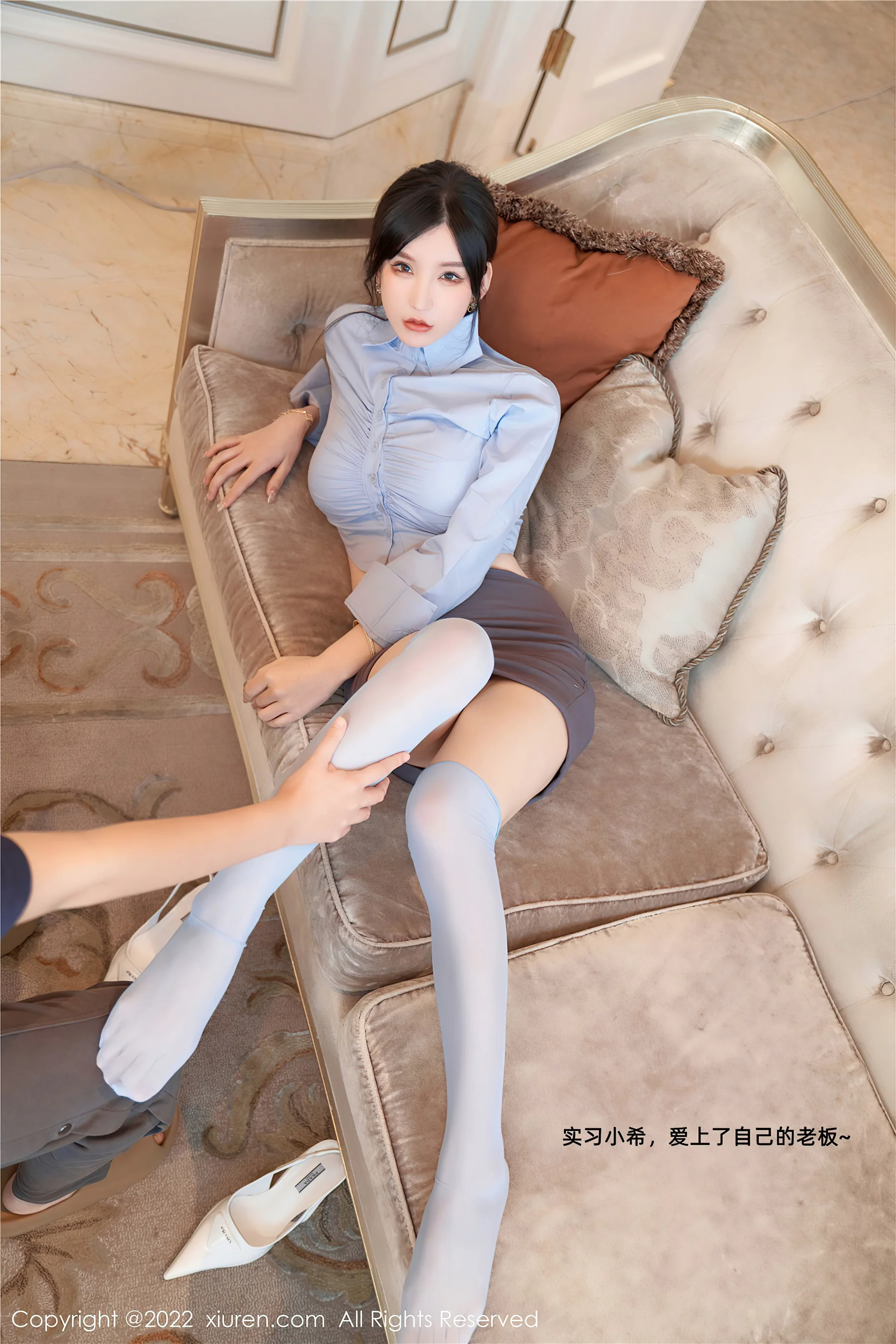 [XiuRen秀人网] No.5812 周于希Sally 短裙美臀 - 爱照片