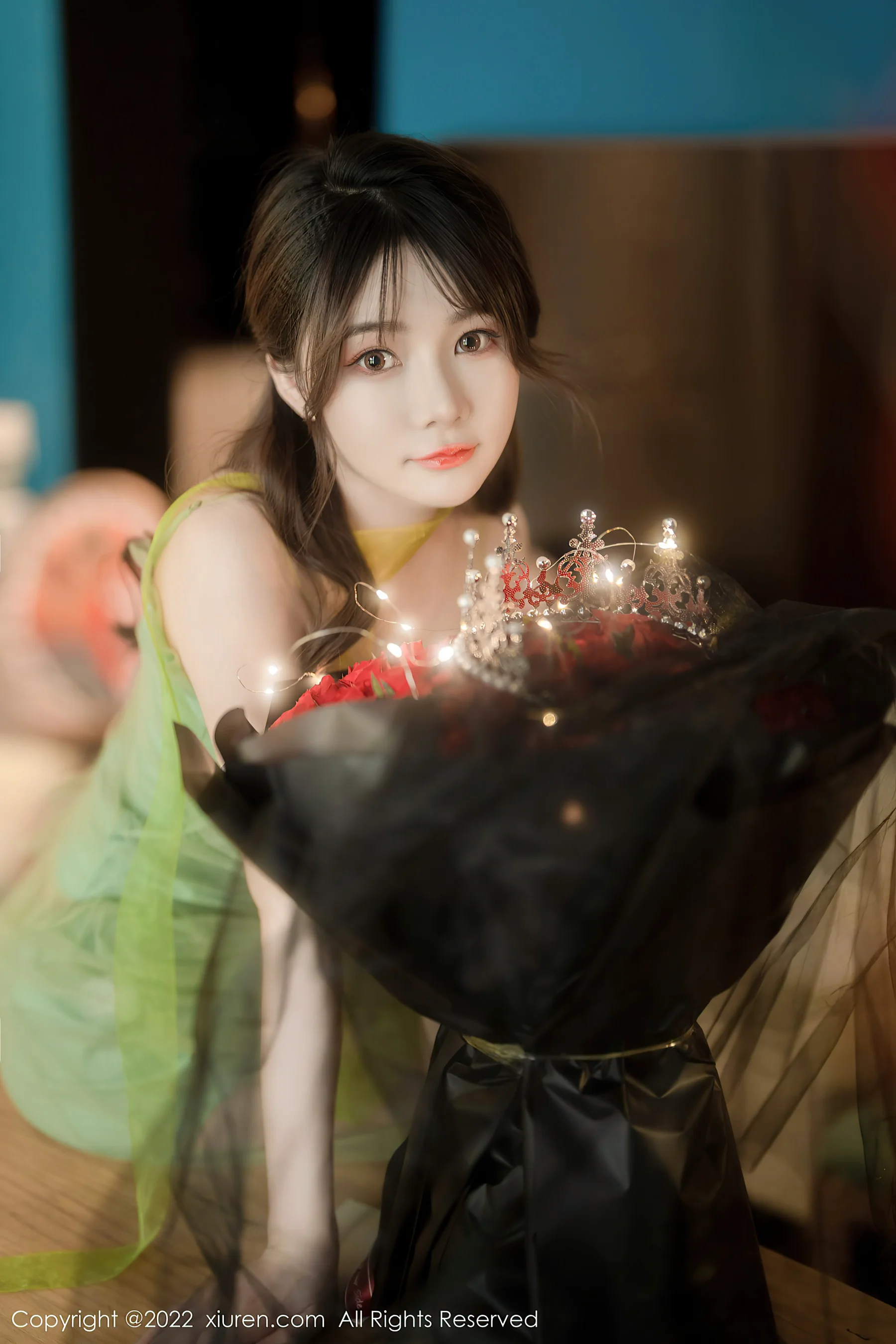 [XiuRen秀人网] No.5875 婠婠么 丰腴美臀 - 爱照片