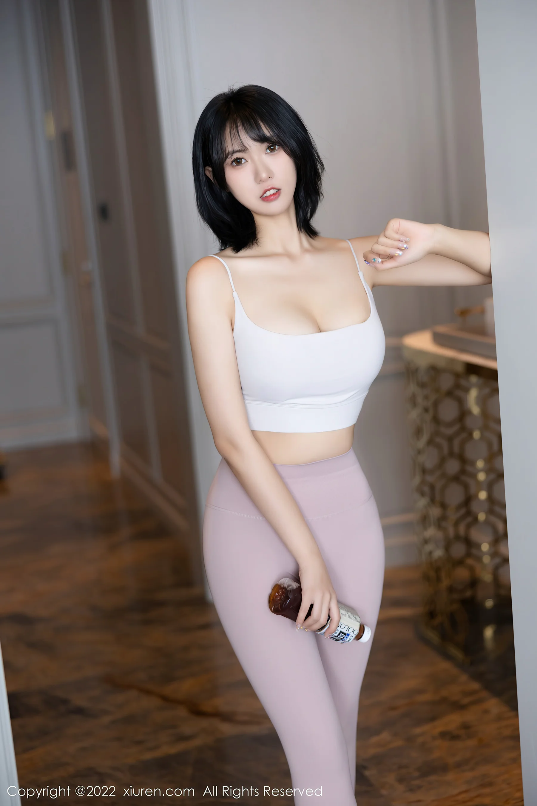 [XiuRen秀人网] No.5885 林子遥 瑜伽服美腿 - 爱照片