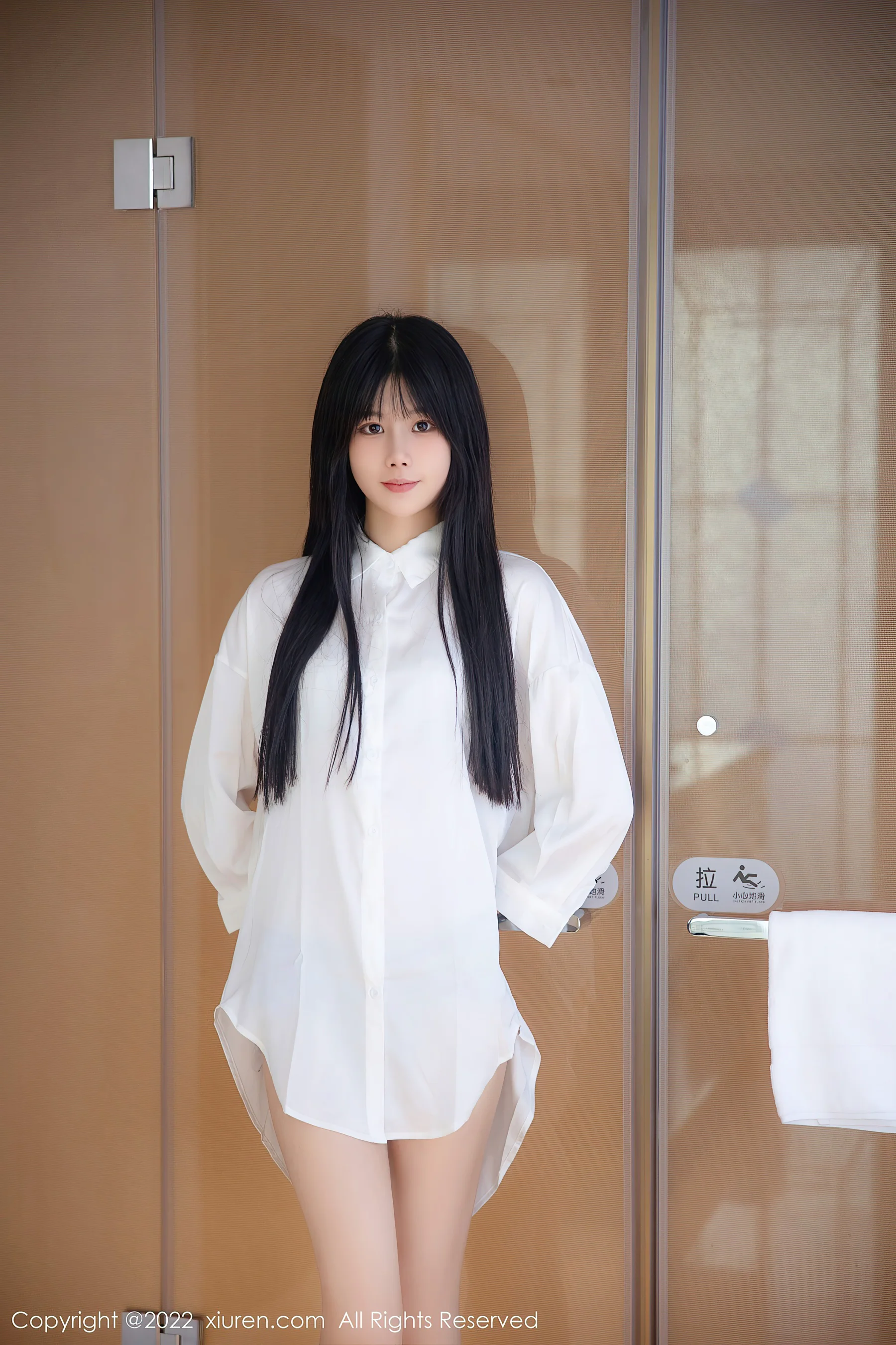 [XiuRen秀人网] No.5909 77qiqi 浴缸美腿 - 爱照片