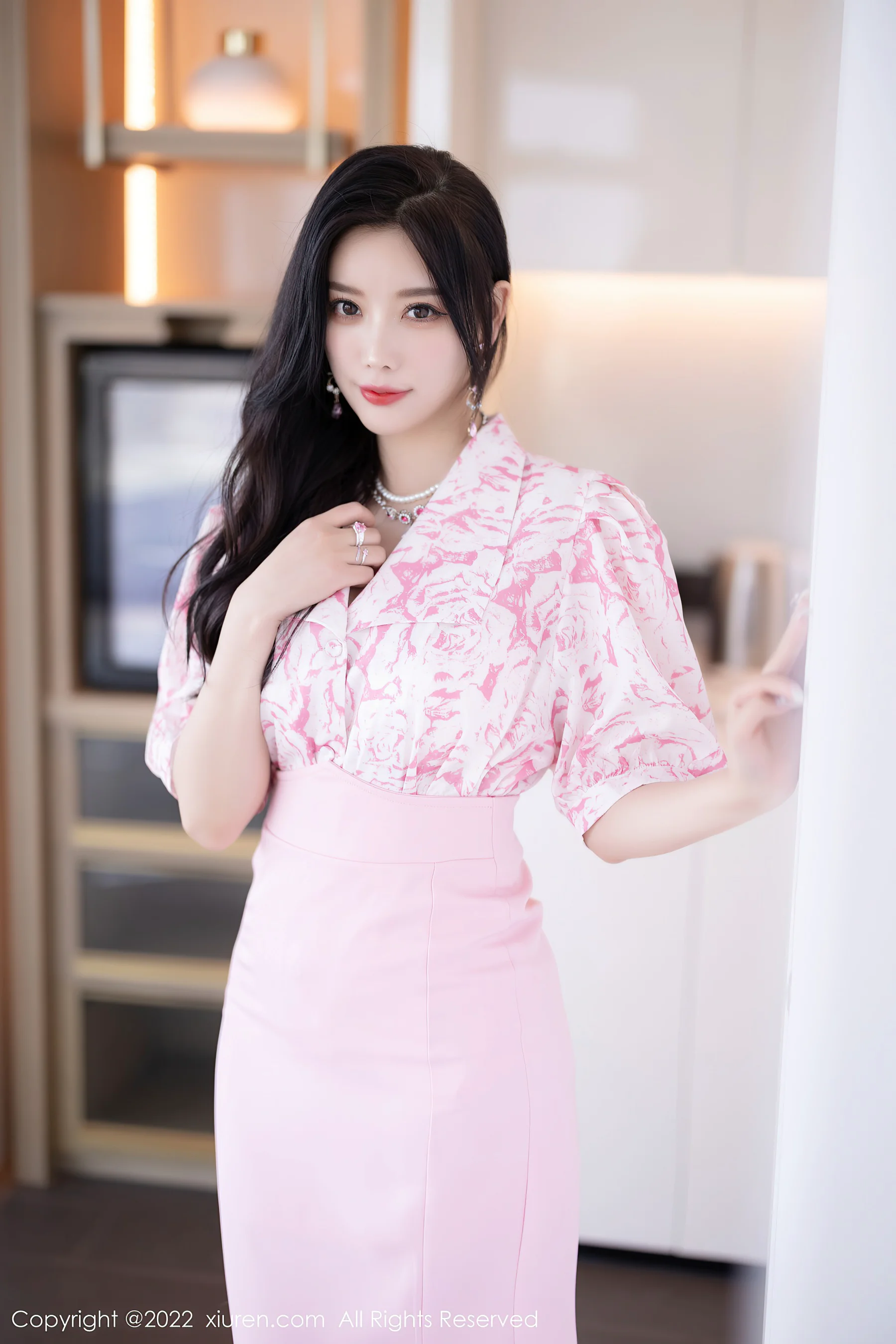 [XiuRen秀人网] No.5927 杨晨晨Yome 美臀丝袜 - 爱照片