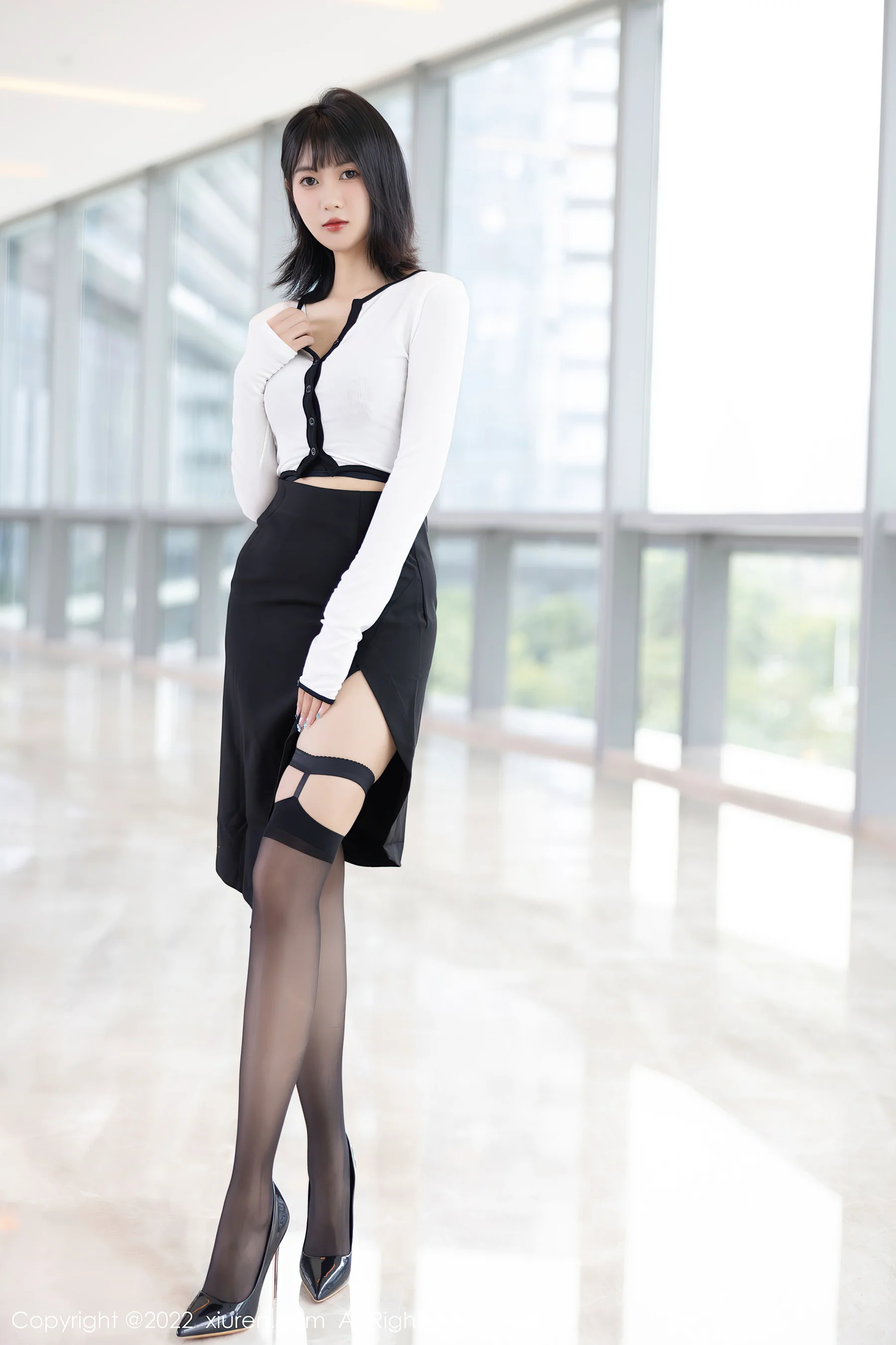 [XiuRen秀人网] No.5991 林子遥 黑丝美腿 - 爱照片