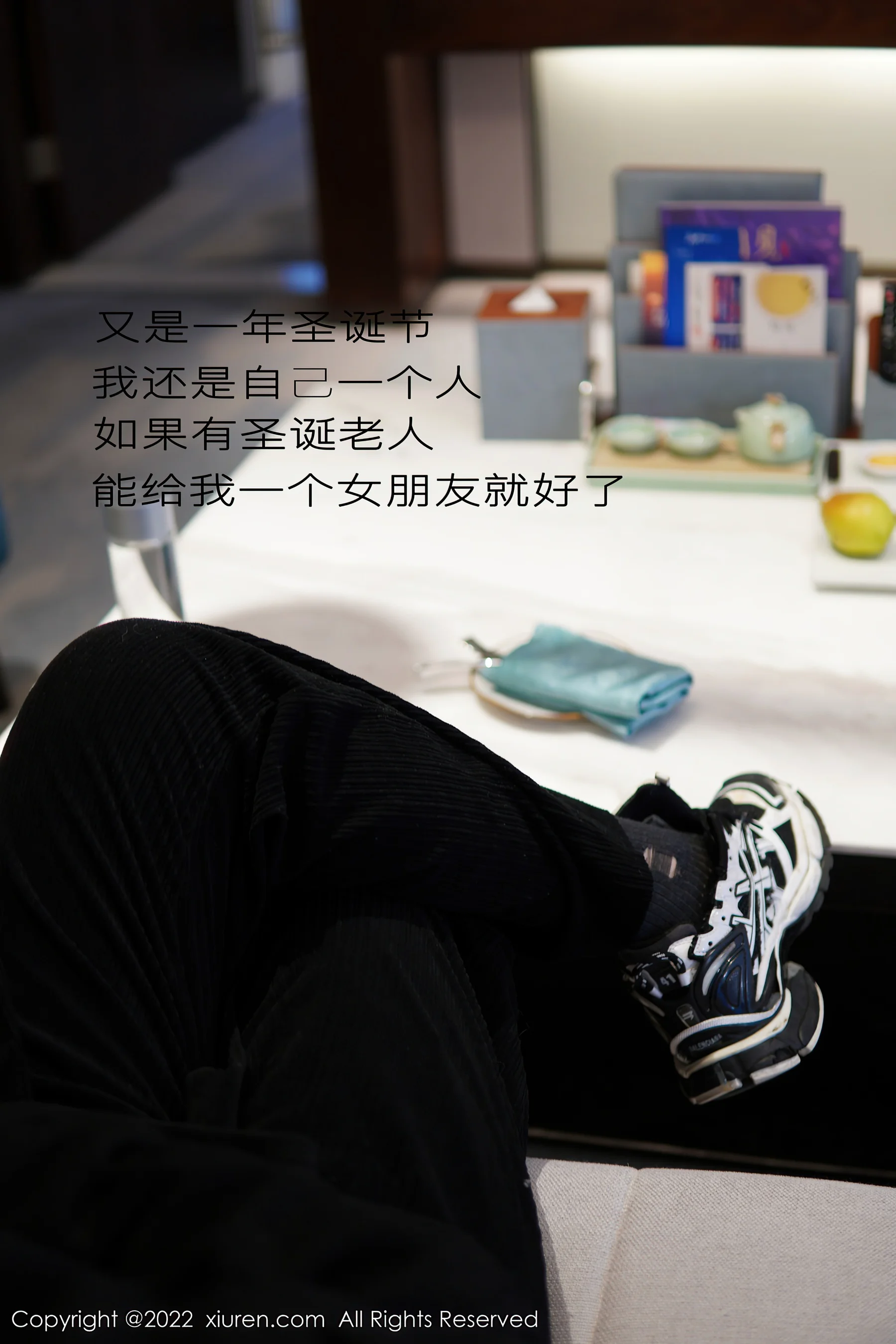[XiuRen秀人网] No.6022 桃桃子_ 新人美腿 - 爱照片