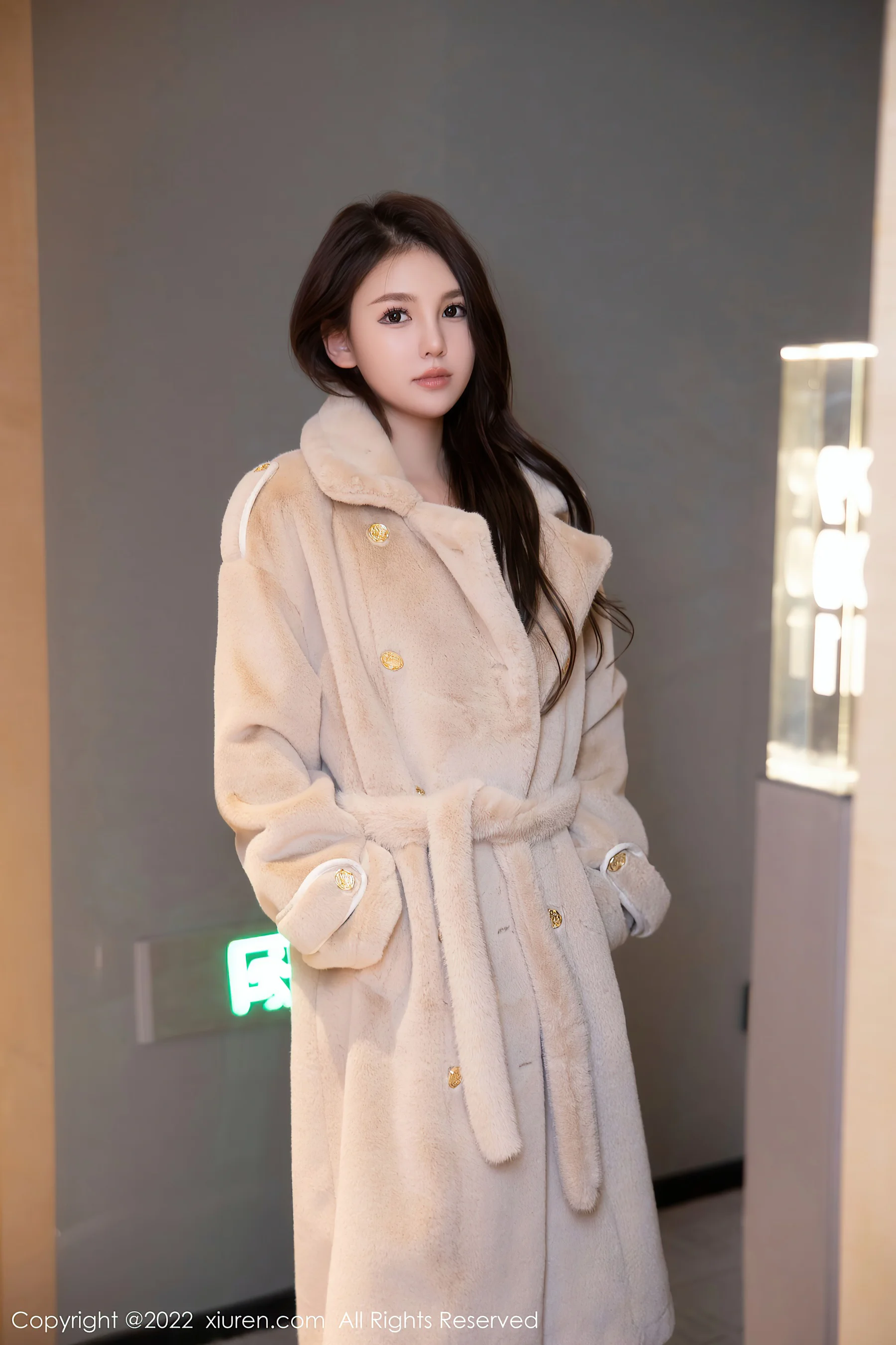 [XiuRen秀人网] No.6023 美羊羊 黑丝美腿 - 爱照片