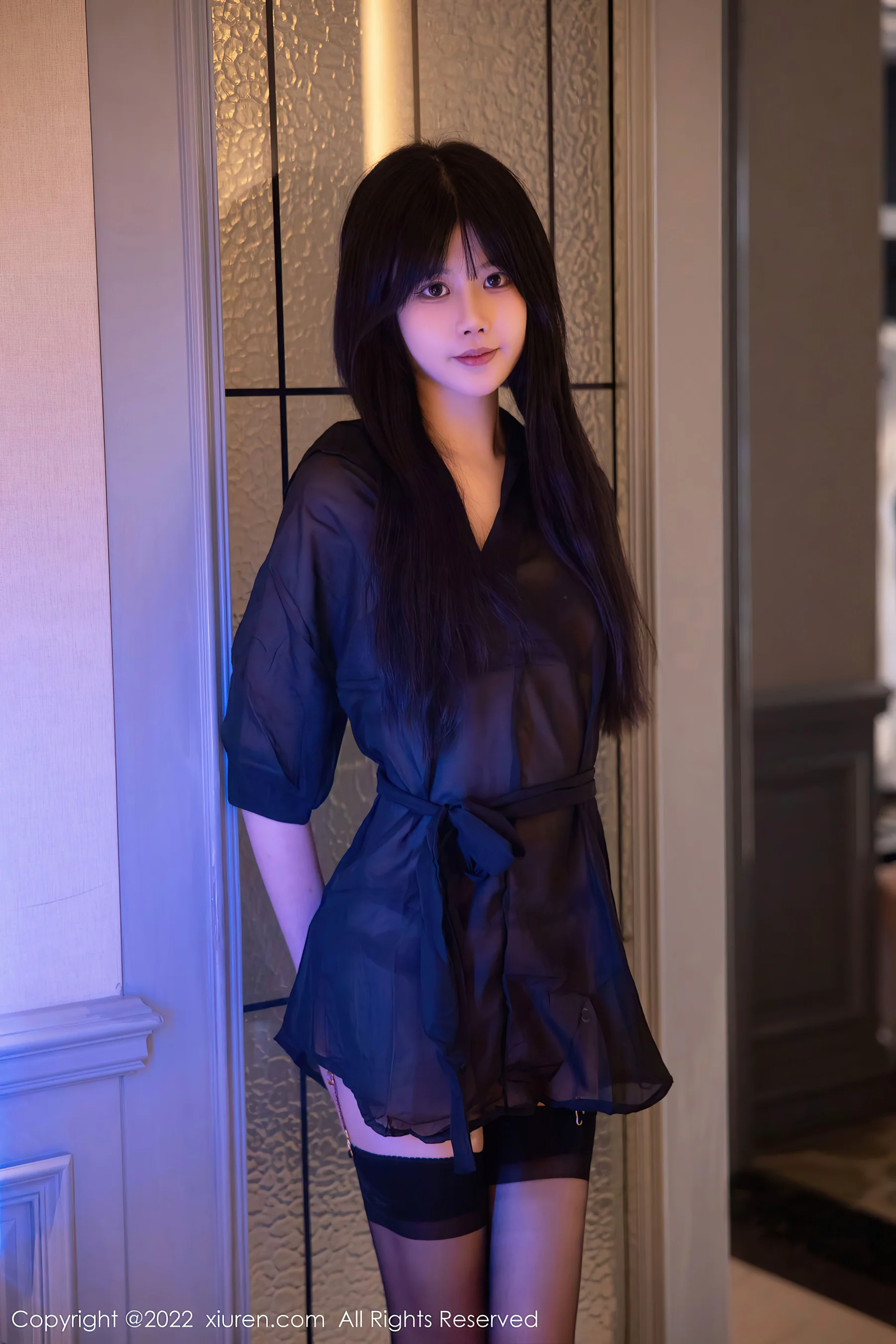 [XiuRen秀人网] No.6030 77qiqi 黑丝美腿 - 爱照片