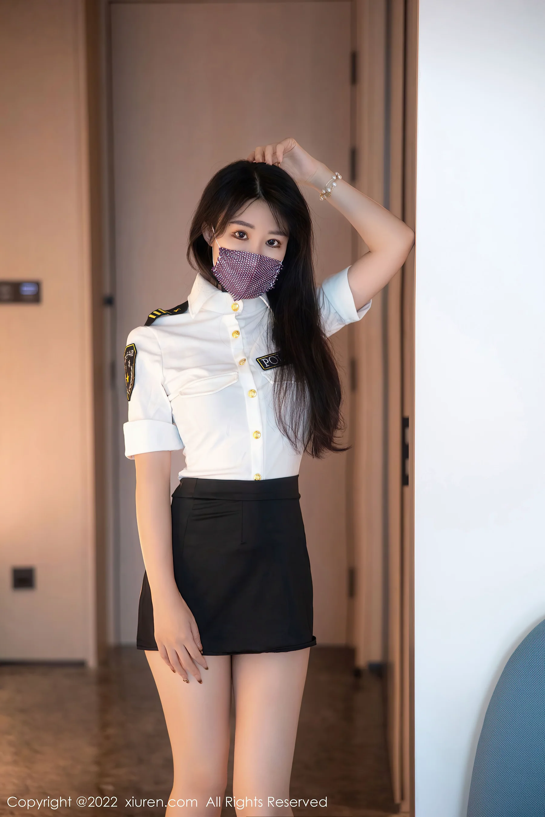 [XiuRen秀人网] No.6041 司柠 短裙美腿 - 爱照片