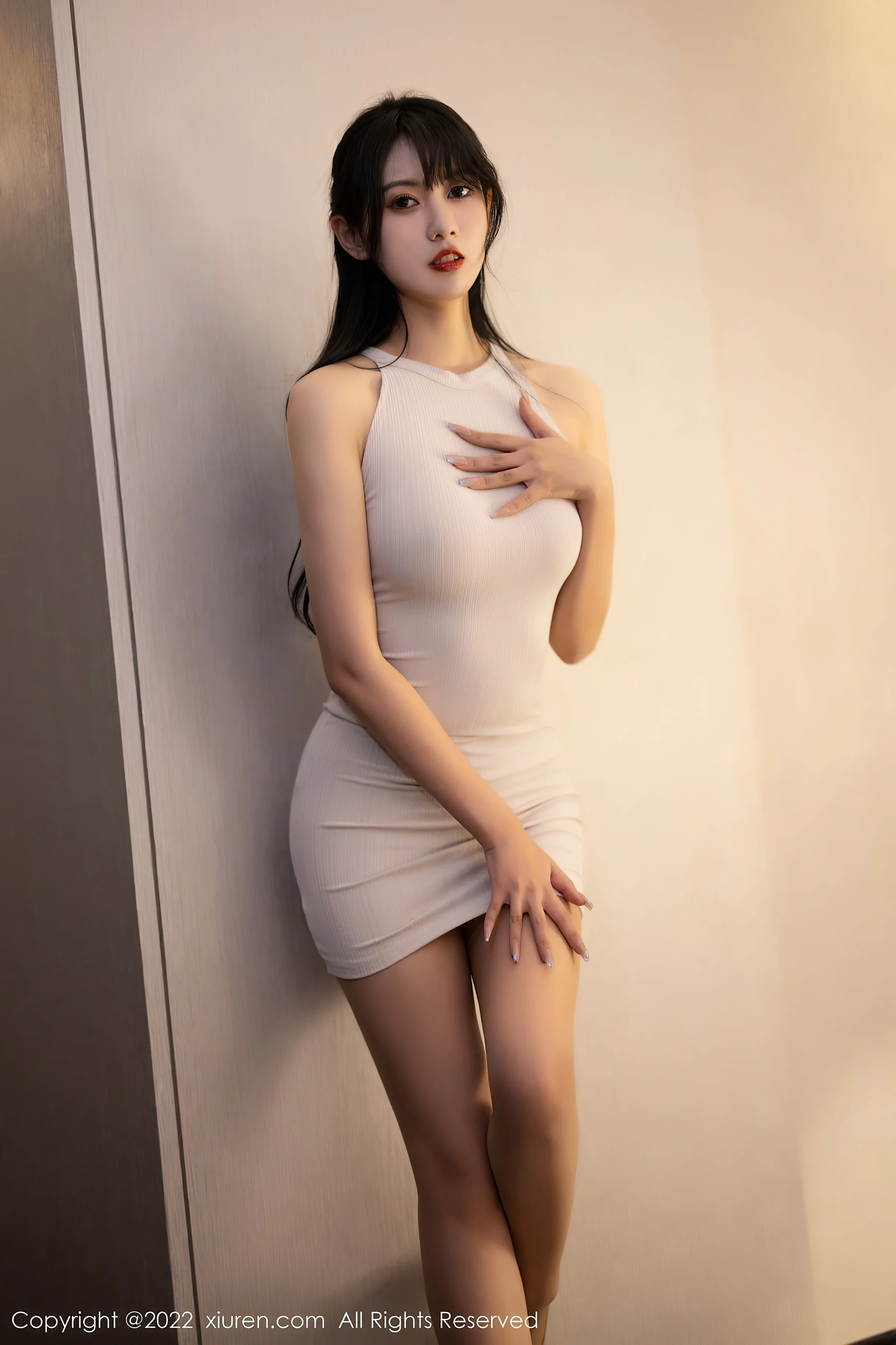 [XiuRen秀人网] No.6043 林子遥 丝袜美腿 - 爱照片