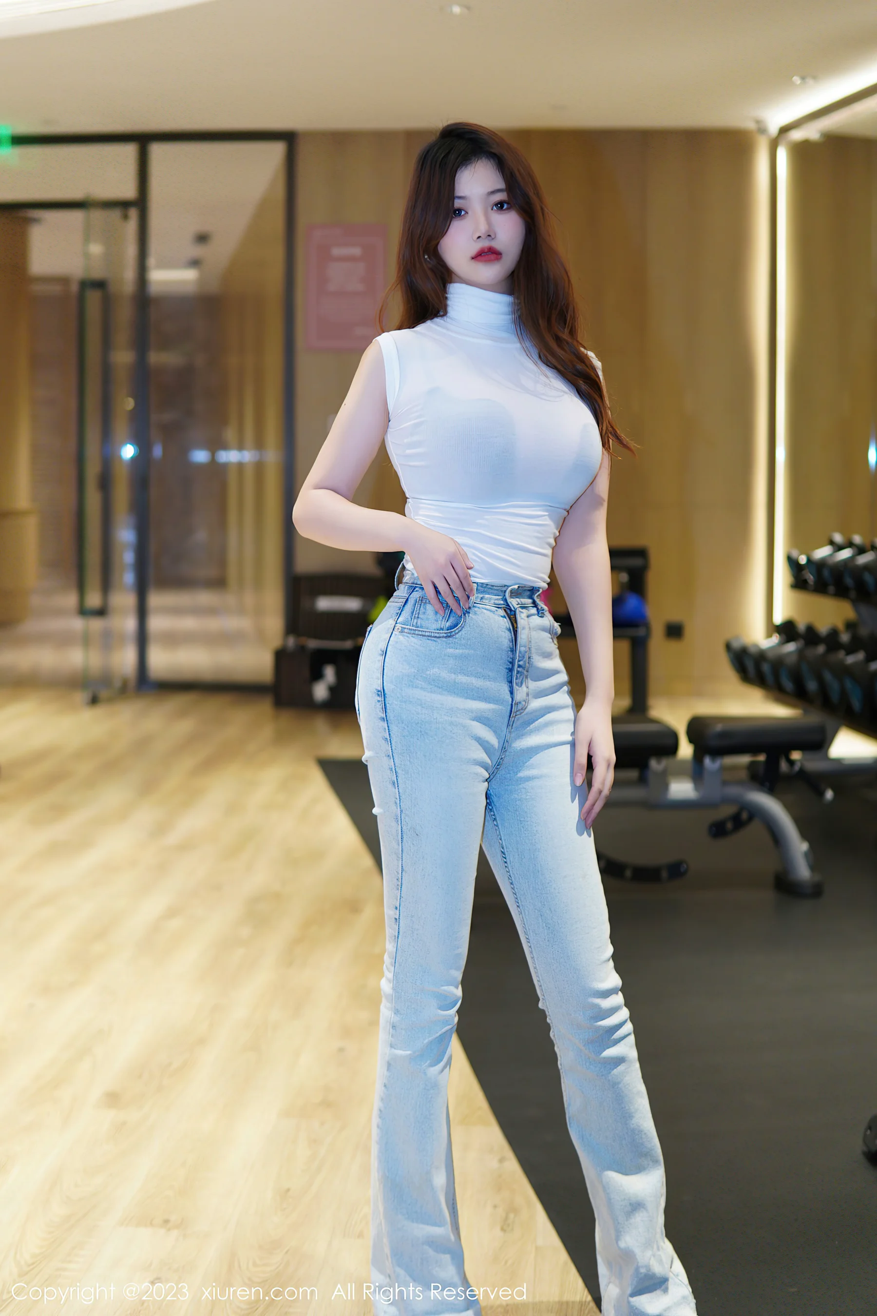 [XiuRen秀人网] No.6102 奈奈子 牛仔裤美腿 - 爱照片