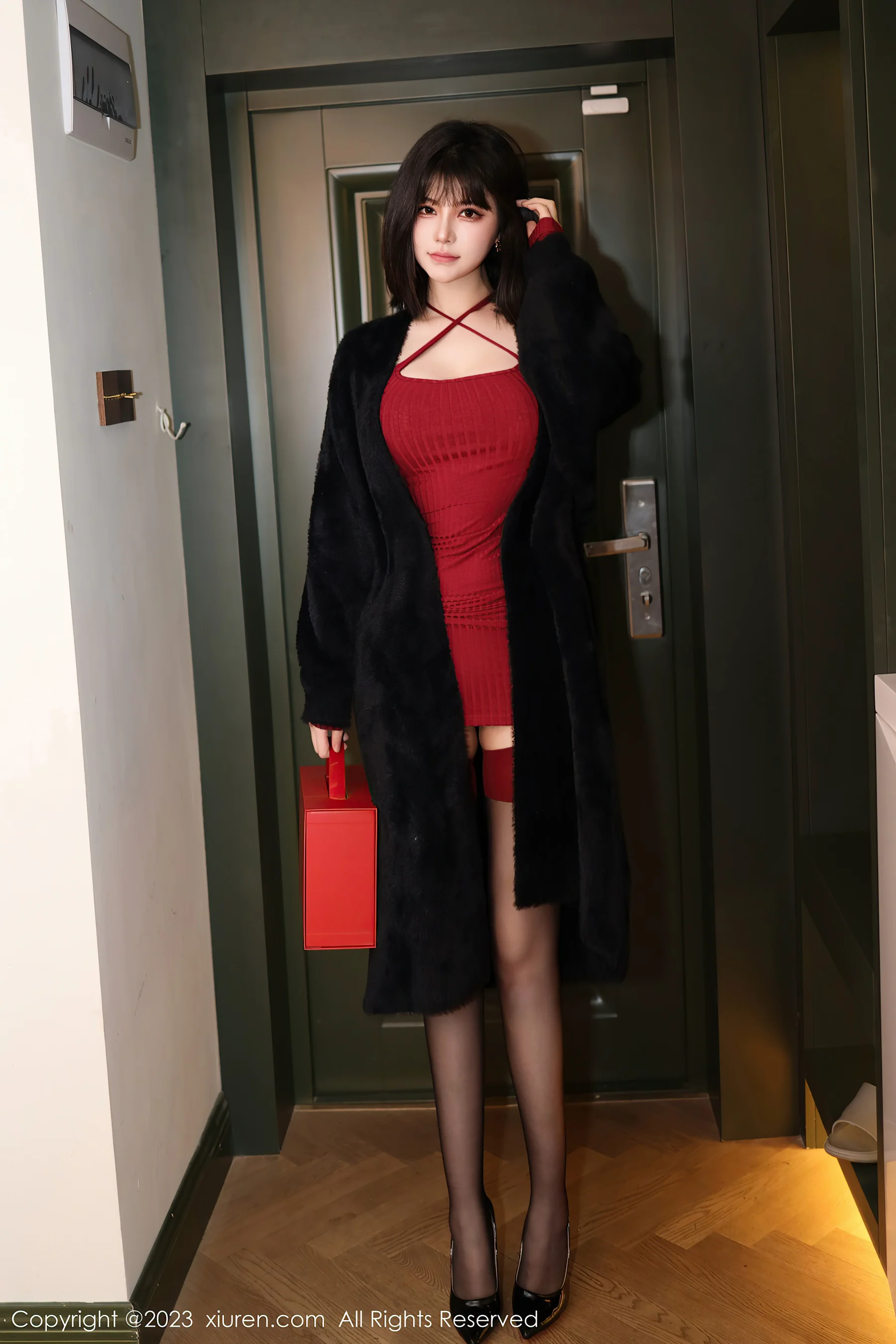 [XiuRen秀人网] No.6144 桃桃子_ 丝袜美腿 - 爱照片