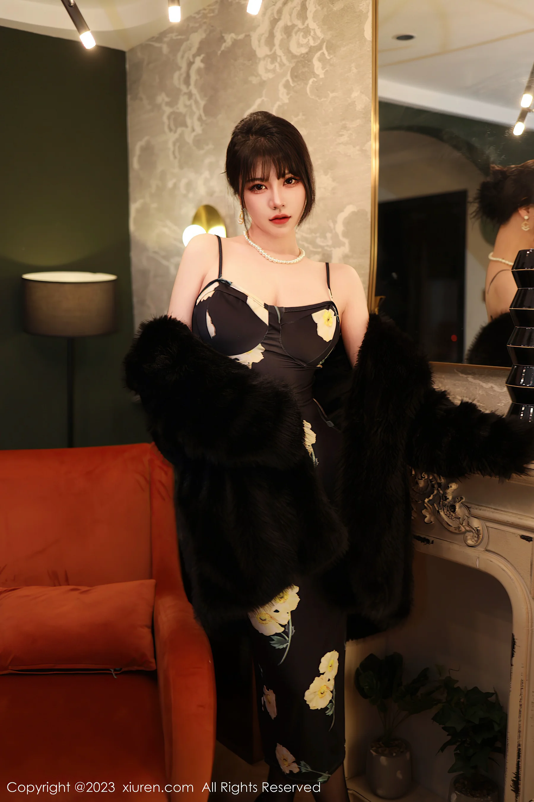 [XiuRen秀人网] No.6220 桃桃子_ 黑丝美腿 - 爱照片