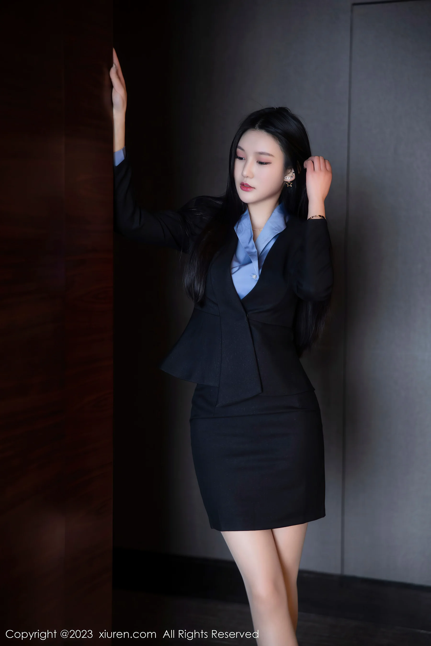 [XiuRen秀人网] No.6254 圆圆酱 新人OL - 爱照片