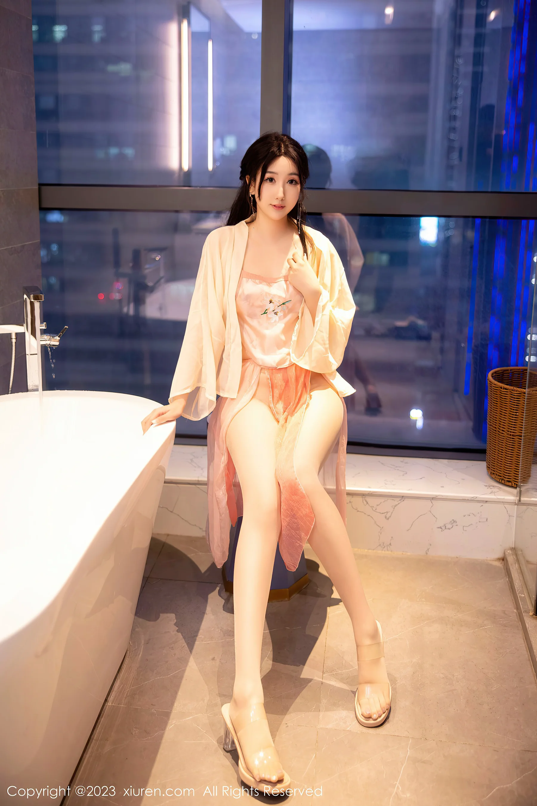 [XiuRen秀人网] No.6262 江真真 古装美臀 - 爱照片